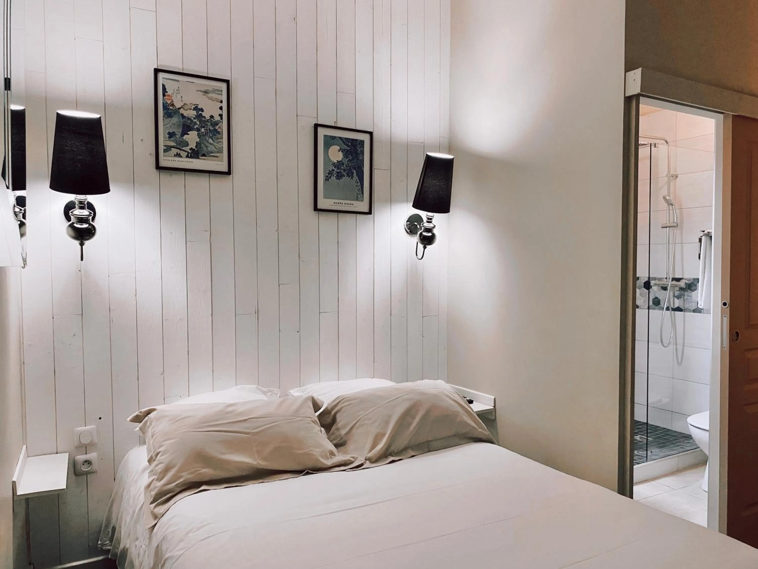 Photo of the whole room, Bed in Royal Hôtel