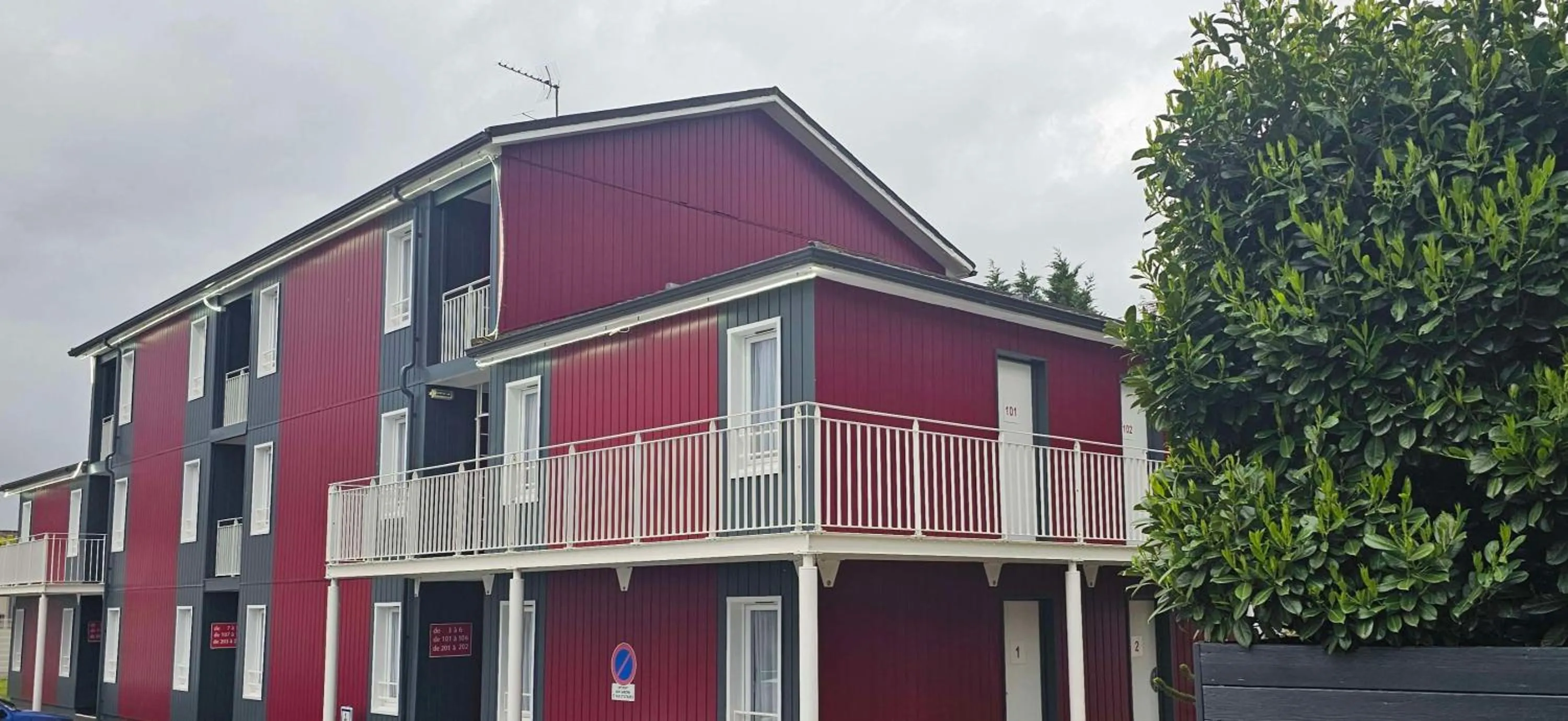 Property building in Brit Hotel Essentiel Albi Parc des Expos