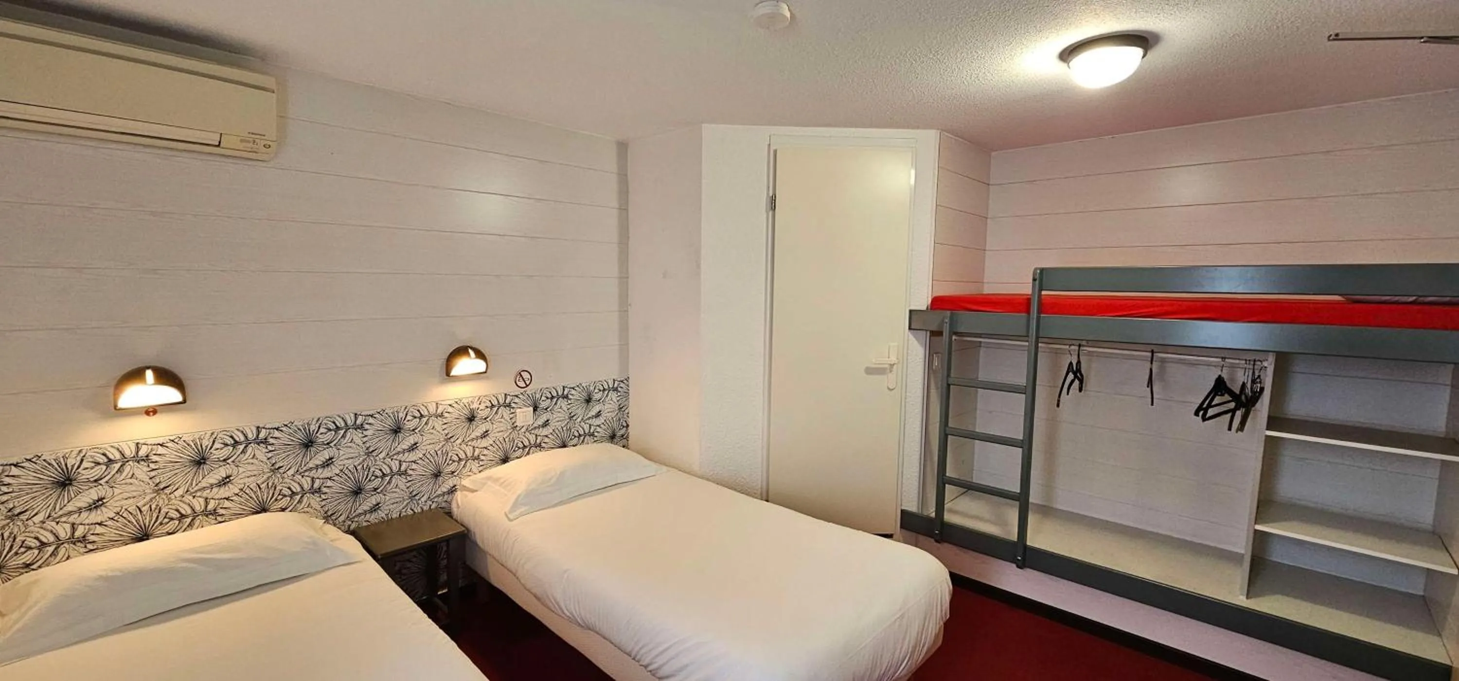 Bedroom, Bed in Brit Hotel Essentiel Albi Parc des Expos