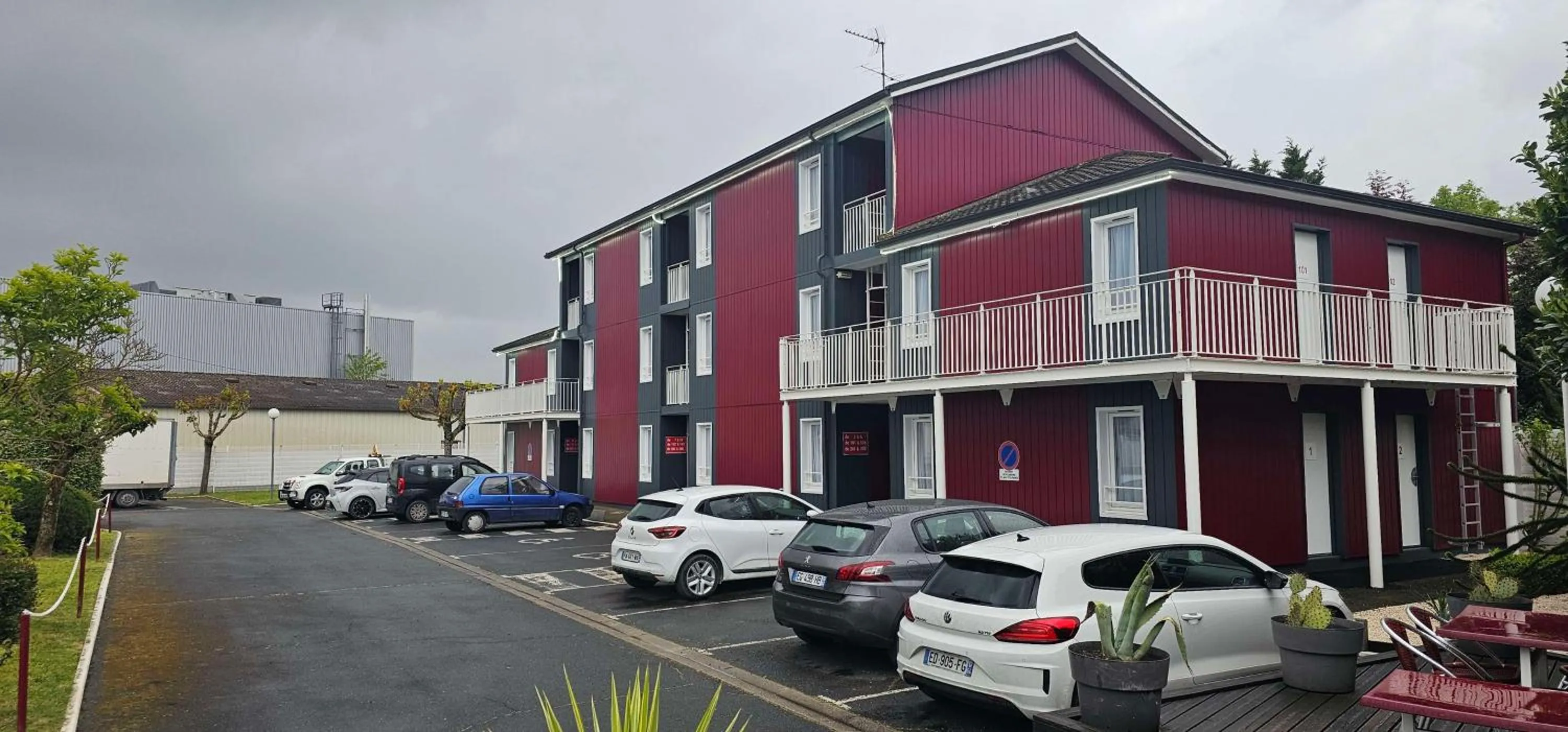 Property building in Brit Hotel Essentiel Albi Parc des Expos