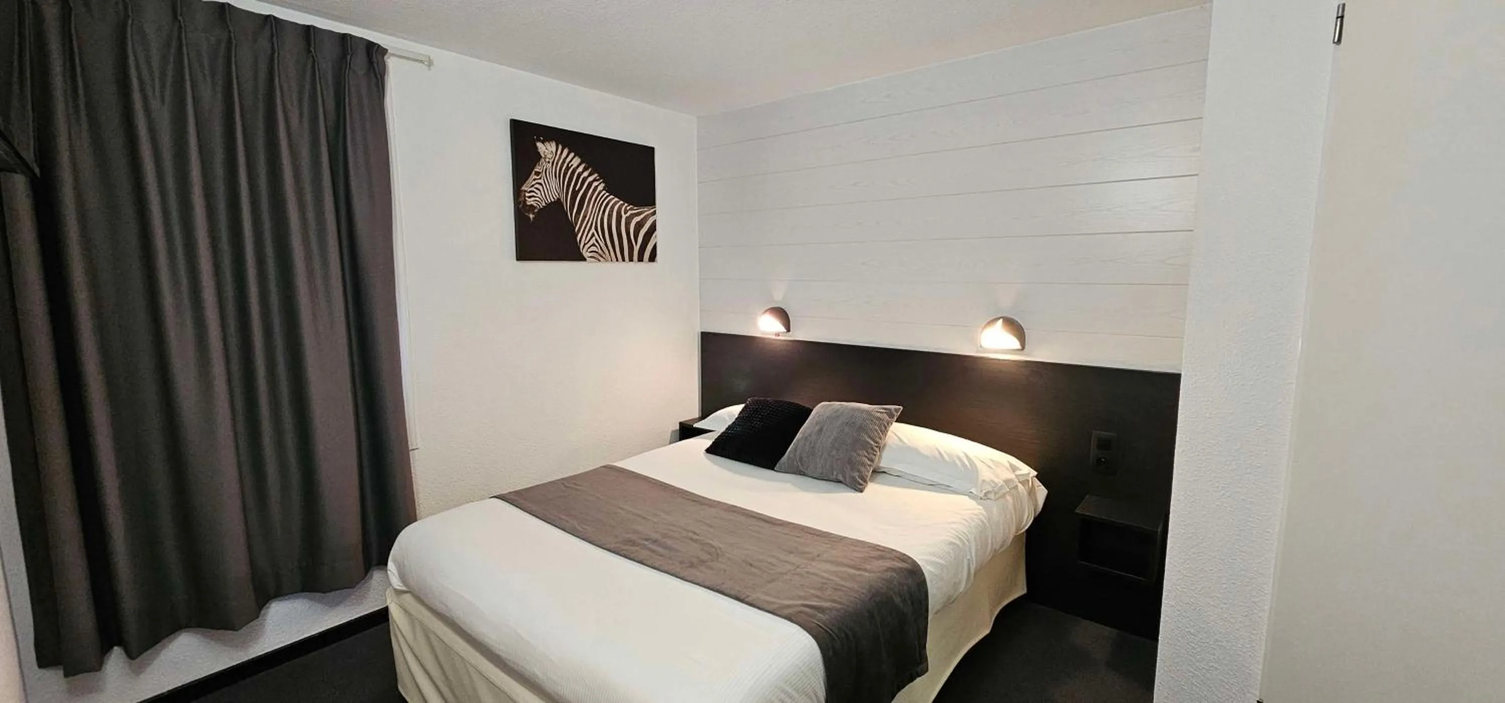 Bedroom, Bed in Brit Hotel Essentiel Albi Parc des Expos