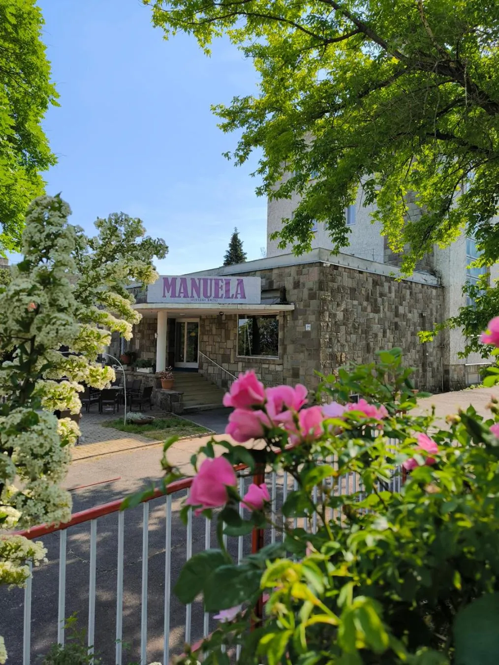 Manuela Ifjúsági Hotel