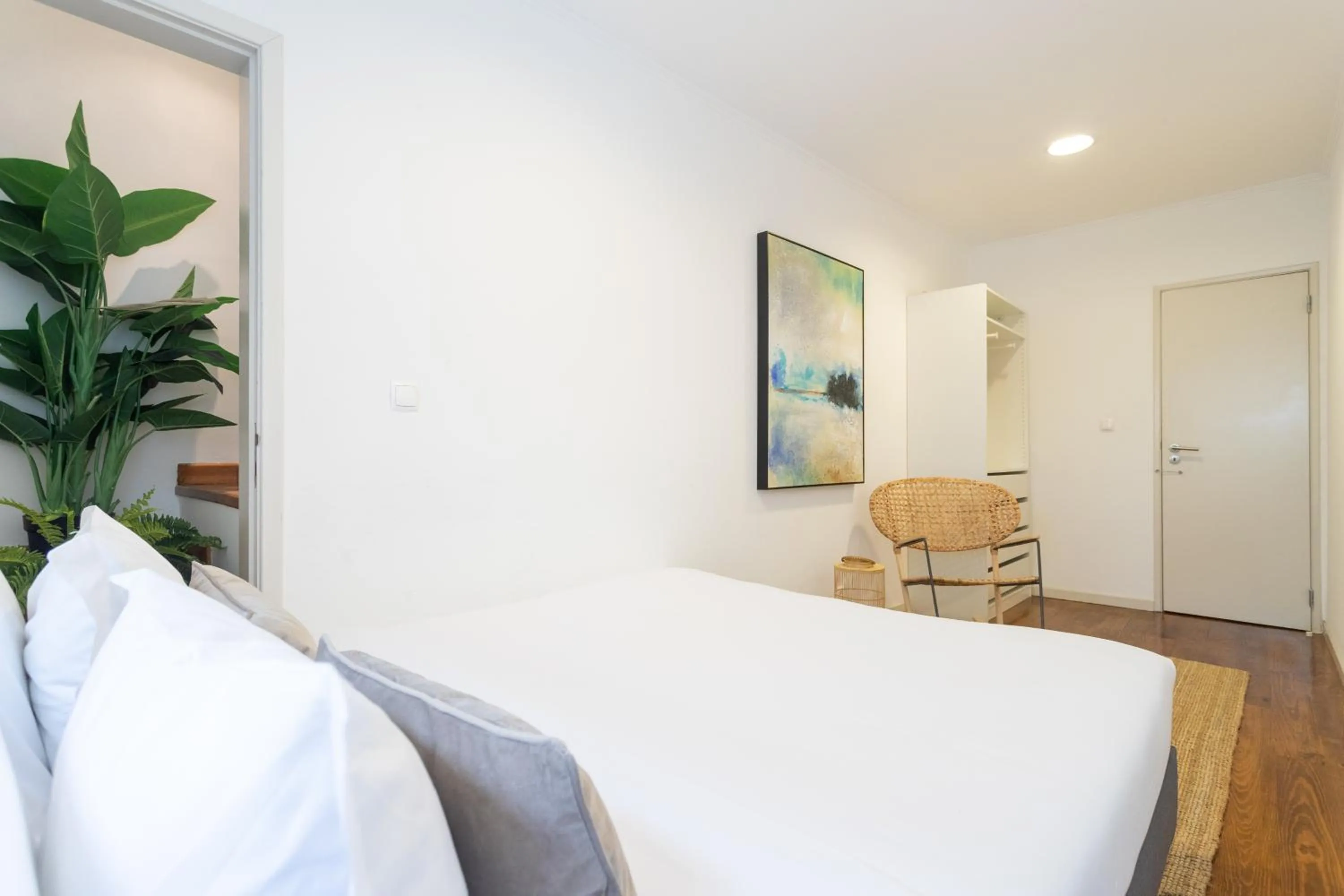 Photo of the whole room, Bed in Living Bairro Alto V