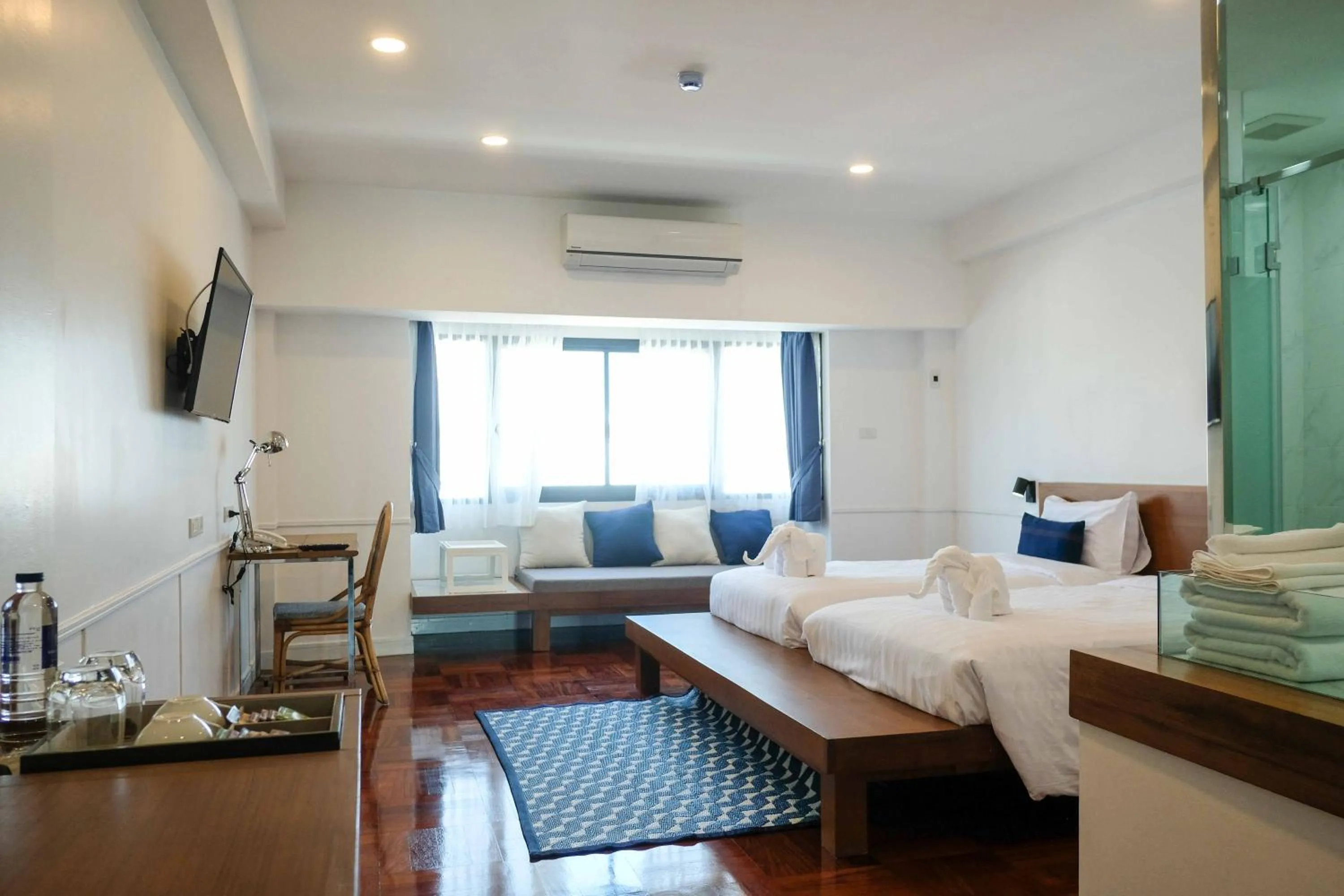 Photo of the whole room, Bed in The Chimes Chiangmai Old City