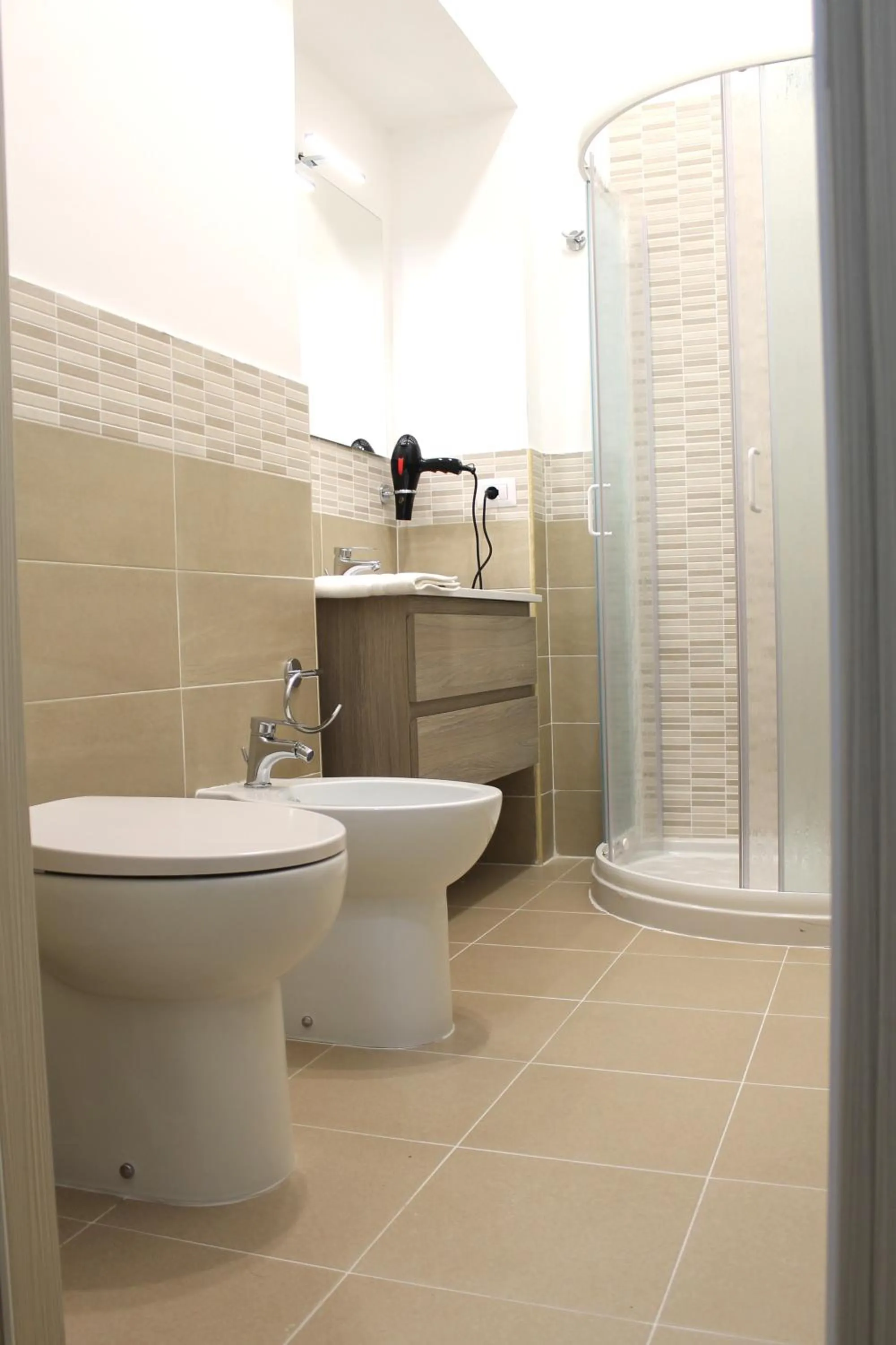 Shower in Le Mirage boutique II