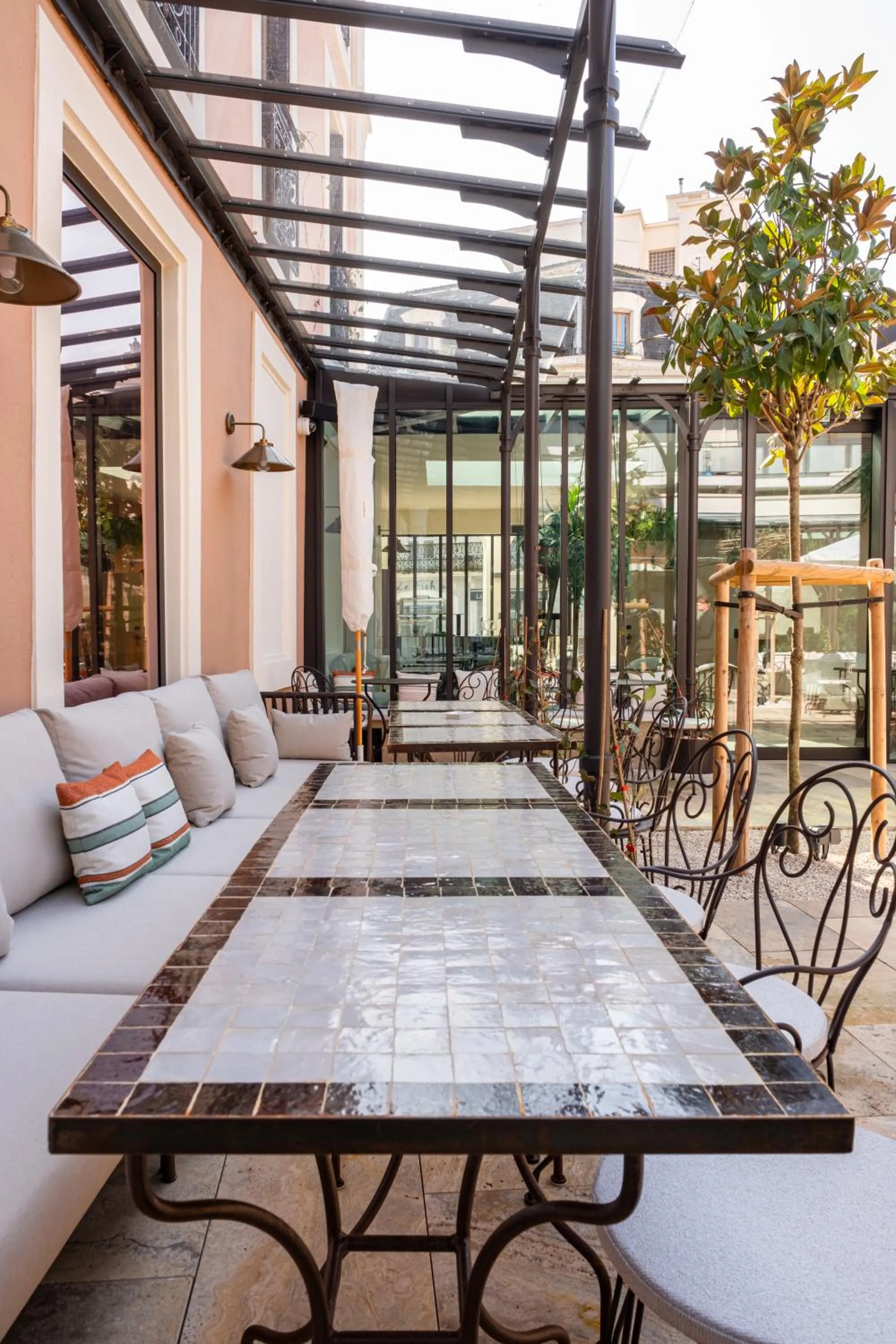 Patio in Grand Hôtel Du Parc - Teritoria