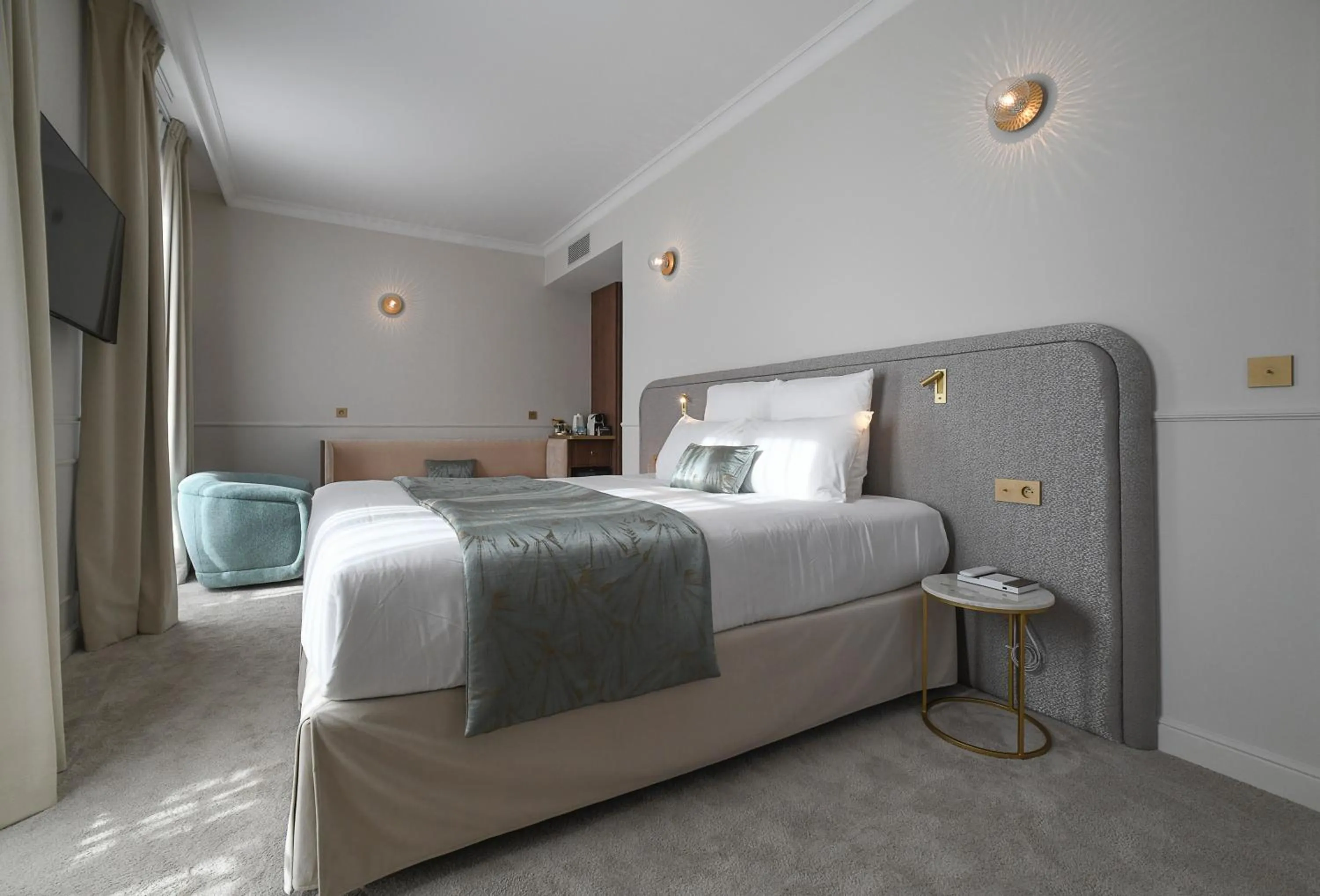 Bedroom, Bed in Grand Hôtel Du Parc - Teritoria