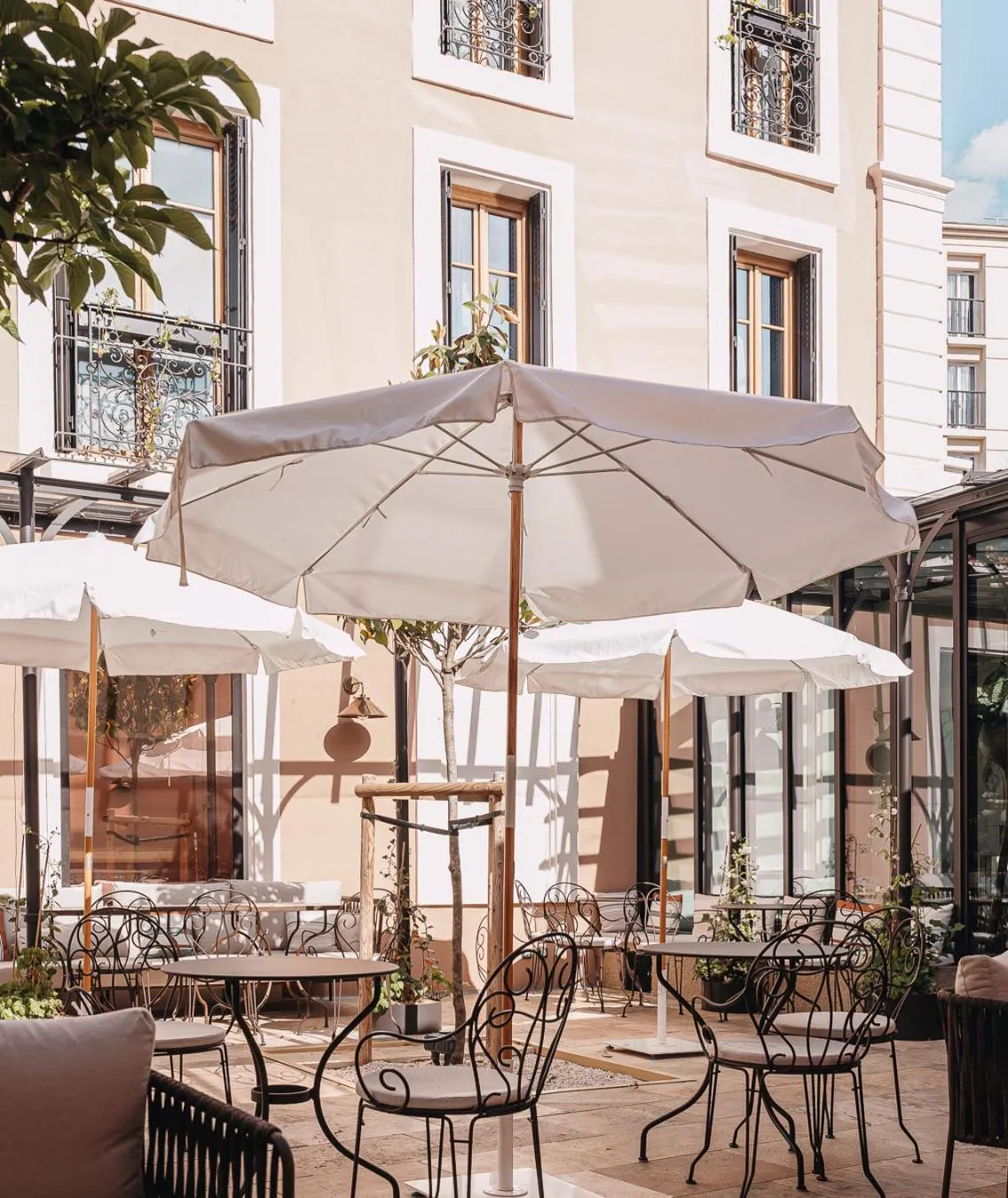 Patio in Grand Hôtel Du Parc - Teritoria
