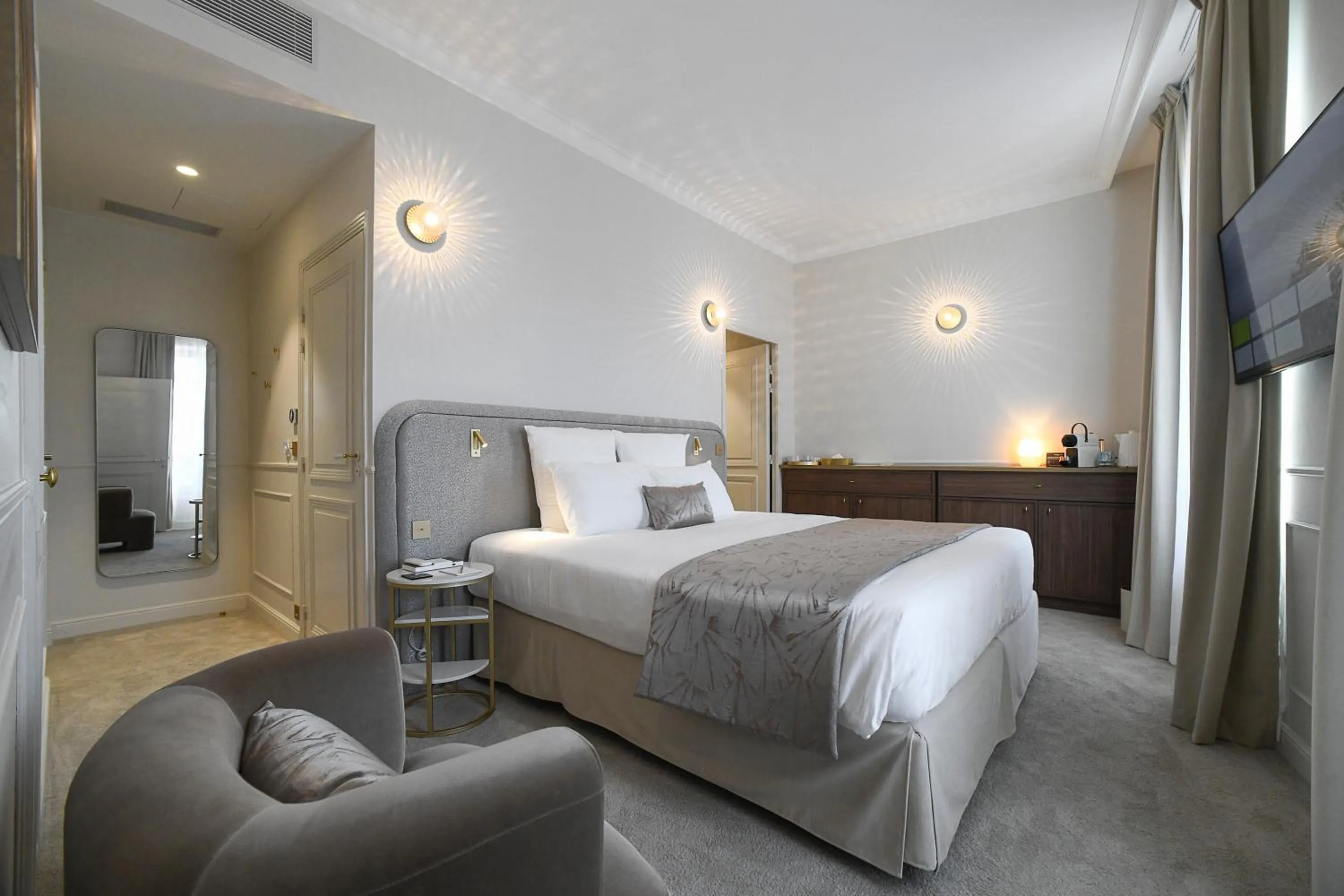 Bedroom, Bed in Grand Hôtel Du Parc - Teritoria