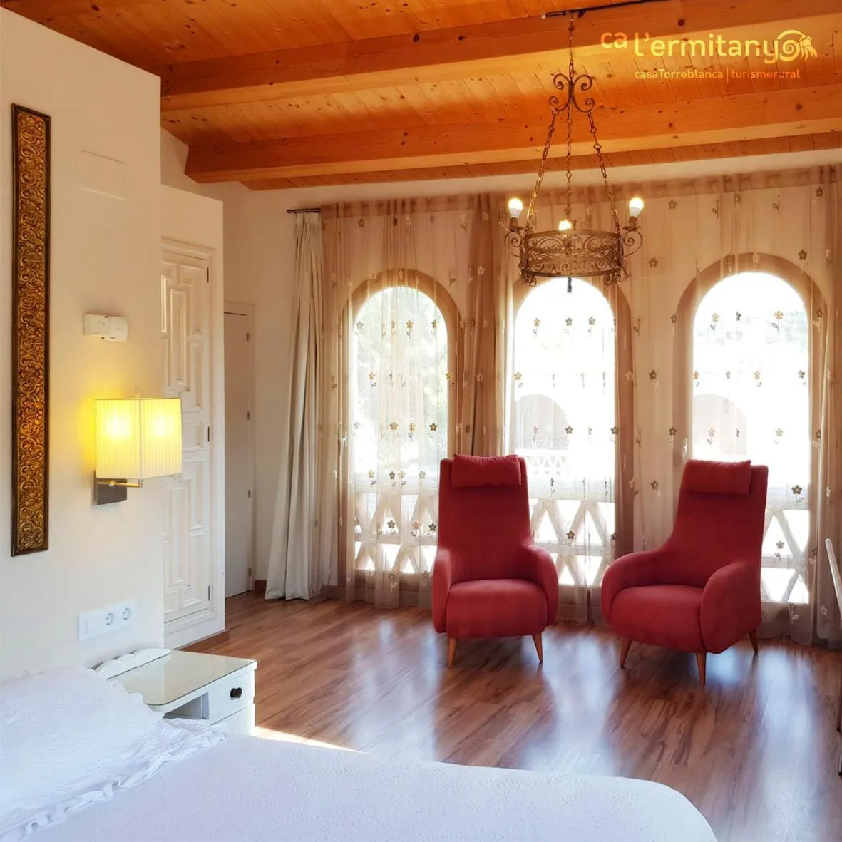 Seating area, Bed in Ca l' Ermitanyo- Casa Torre Blanca