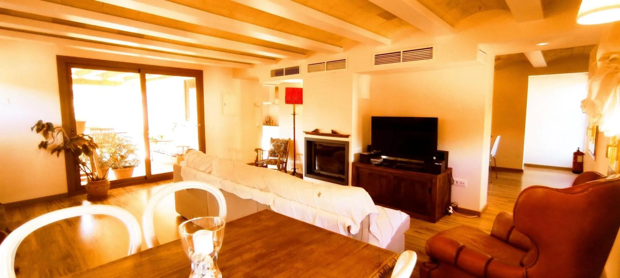 Communal lounge/ TV room in Ca l' Ermitanyo- Casa Torre Blanca