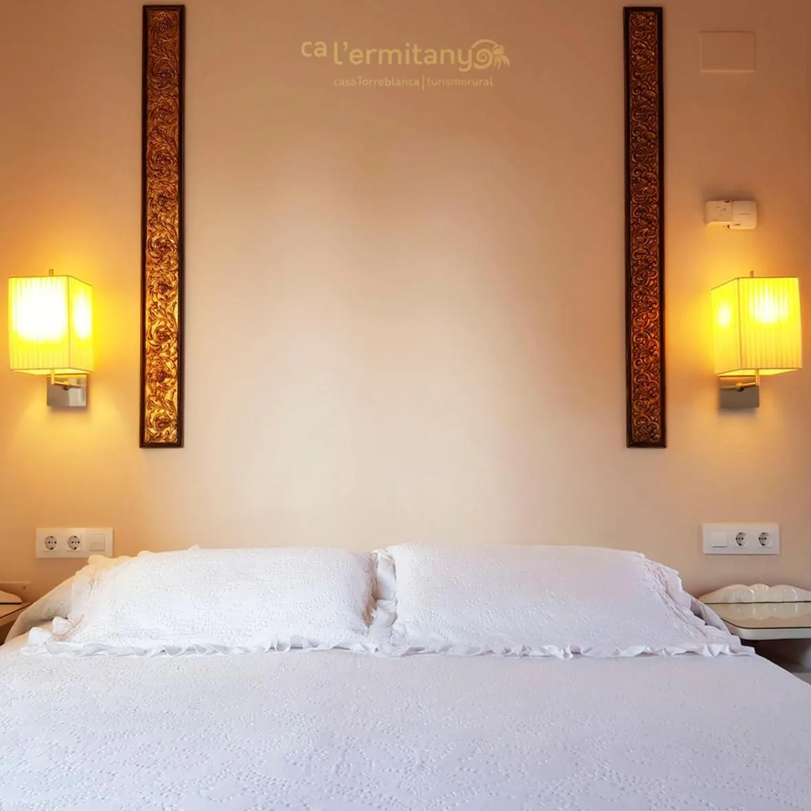 Bed in Ca l' Ermitanyo- Casa Torre Blanca