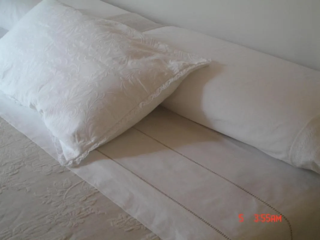 Decorative detail, Bed in Ca l' Ermitanyo- Casa Torre Blanca