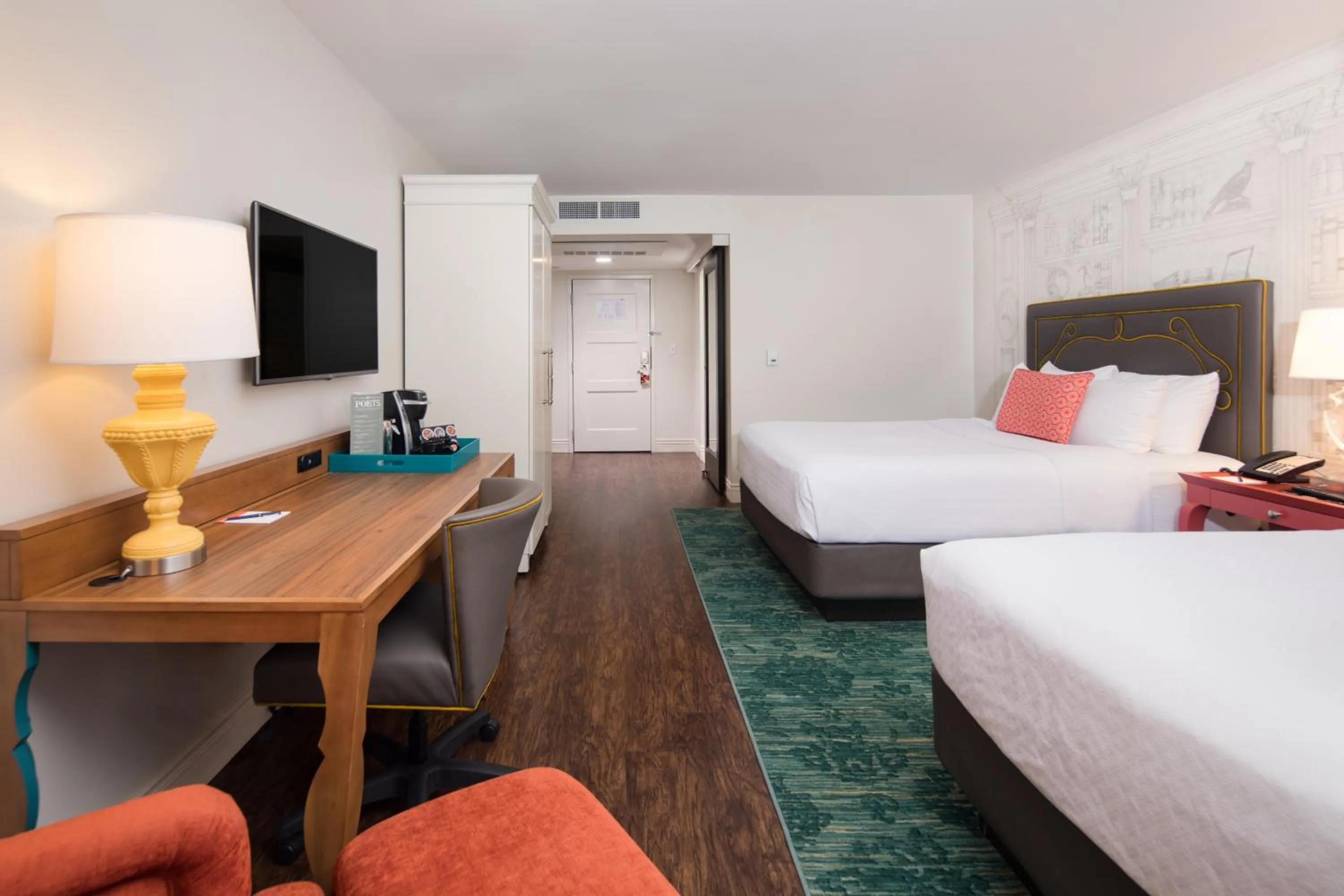 Photo of the whole room, Bed in Hotel Indigo Baltimore Downtown by IHG