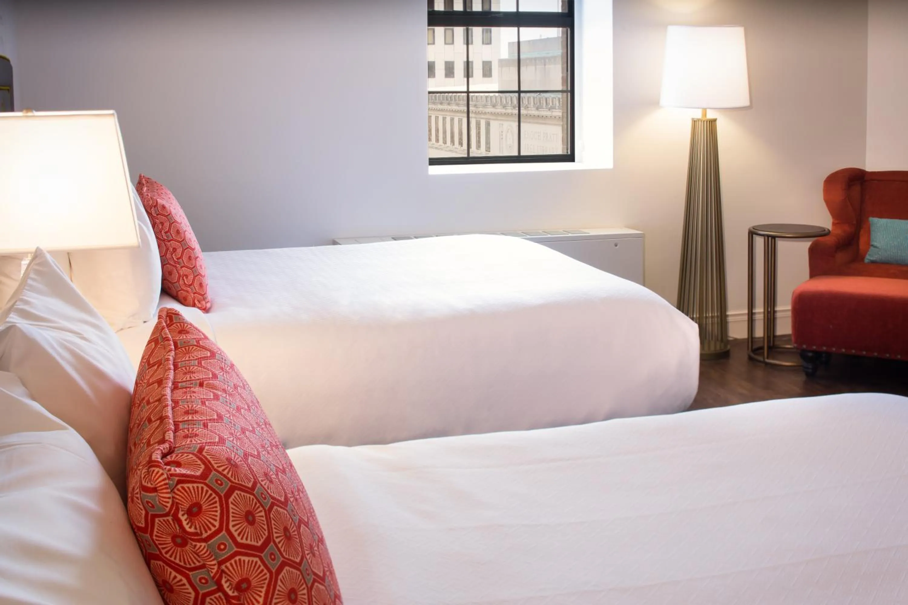 Photo of the whole room, Bed in Hotel Indigo Baltimore Downtown by IHG