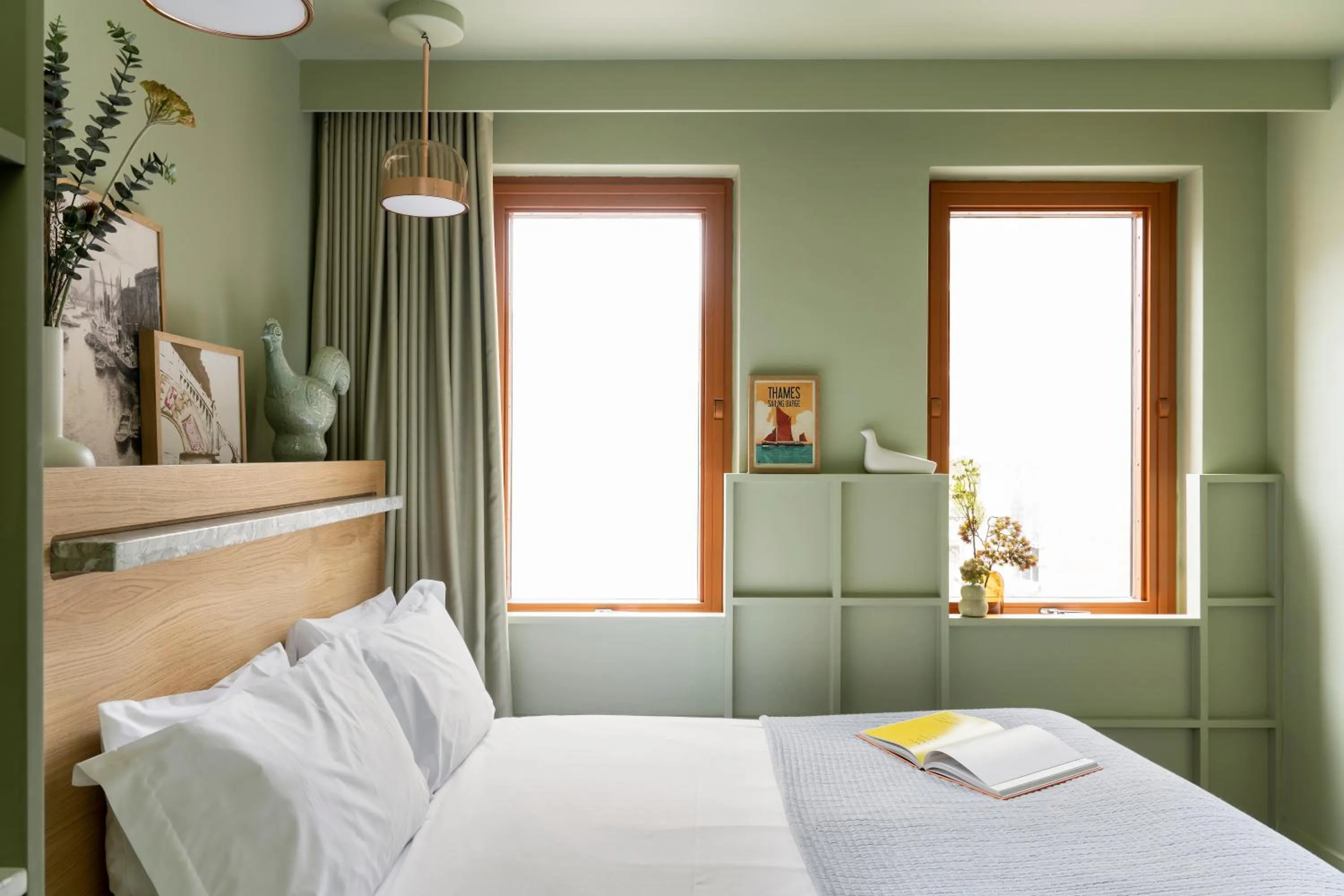 Bed in Locke at Broken Wharf