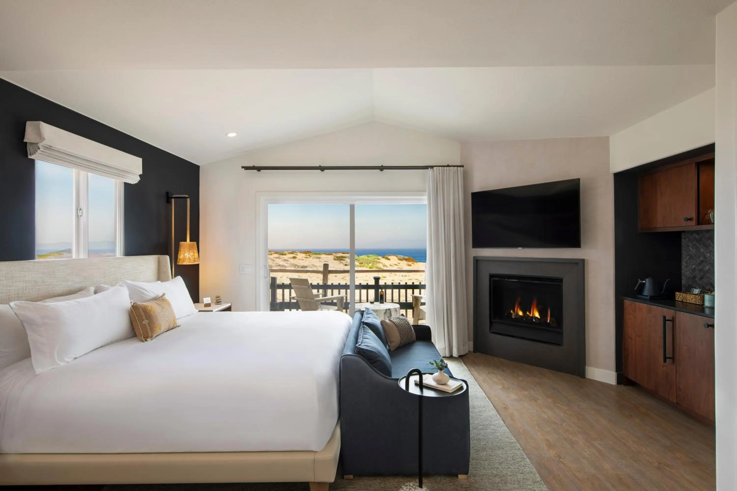 Bedroom, Bed in Sanctuary Beach Resort