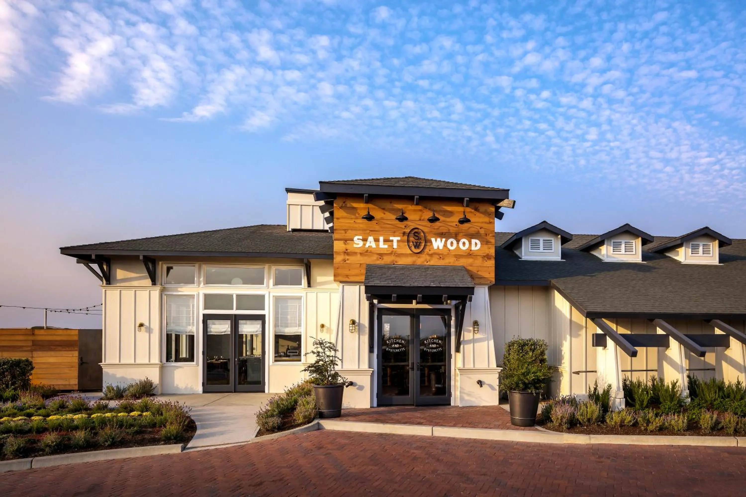 Restaurant/places to eat in Sanctuary Beach Resort