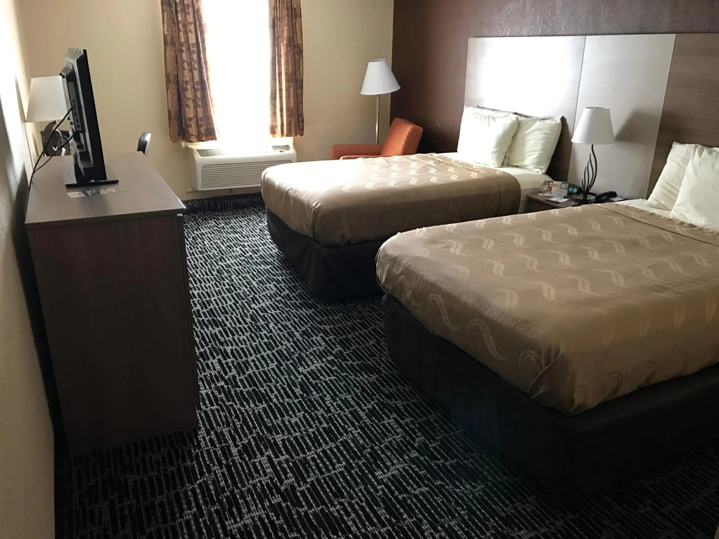 Bed in Quality Inn Near Pimlico Racetrack