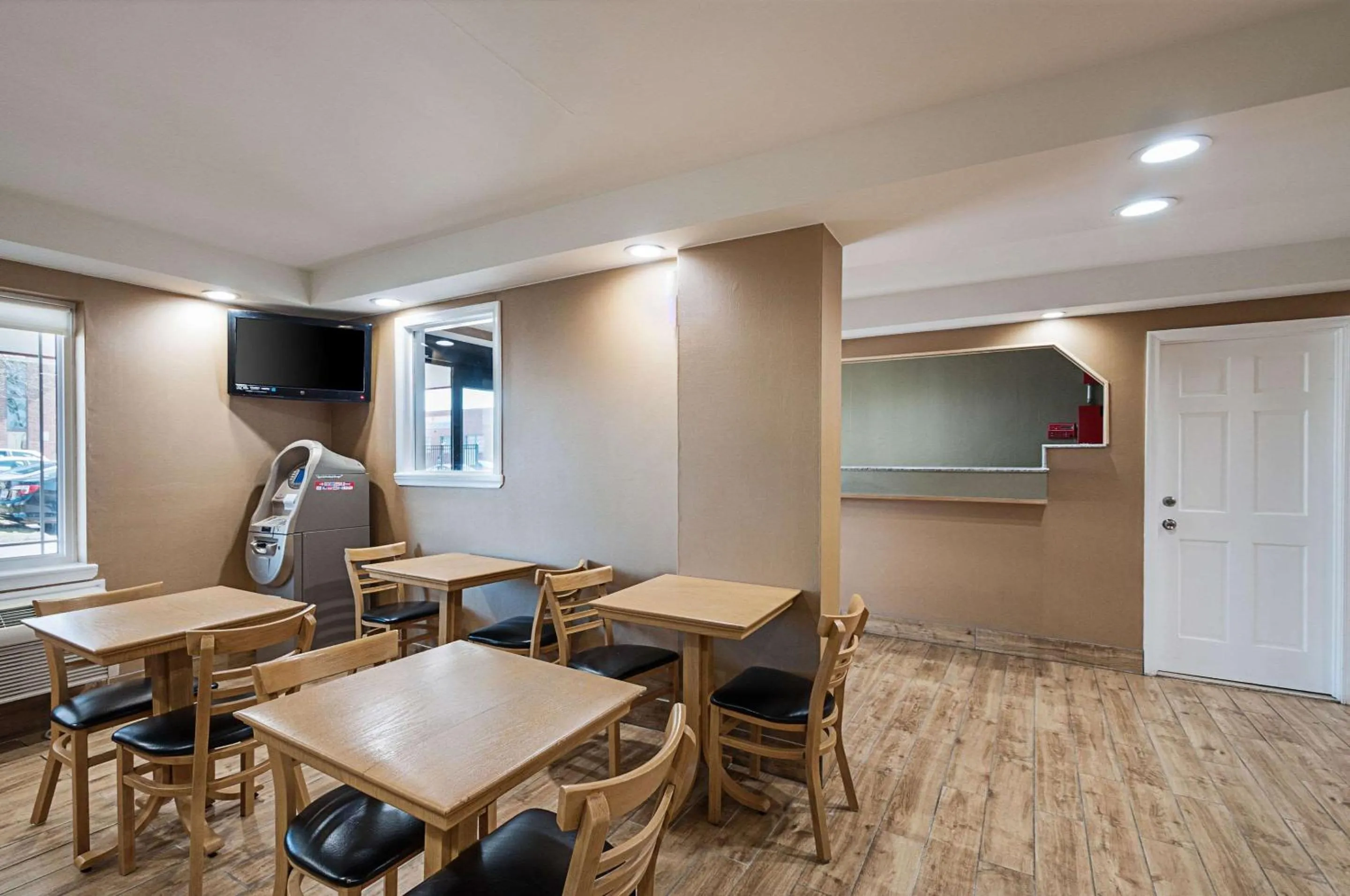 Restaurant/places to eat in Quality Inn Near Pimlico Racetrack