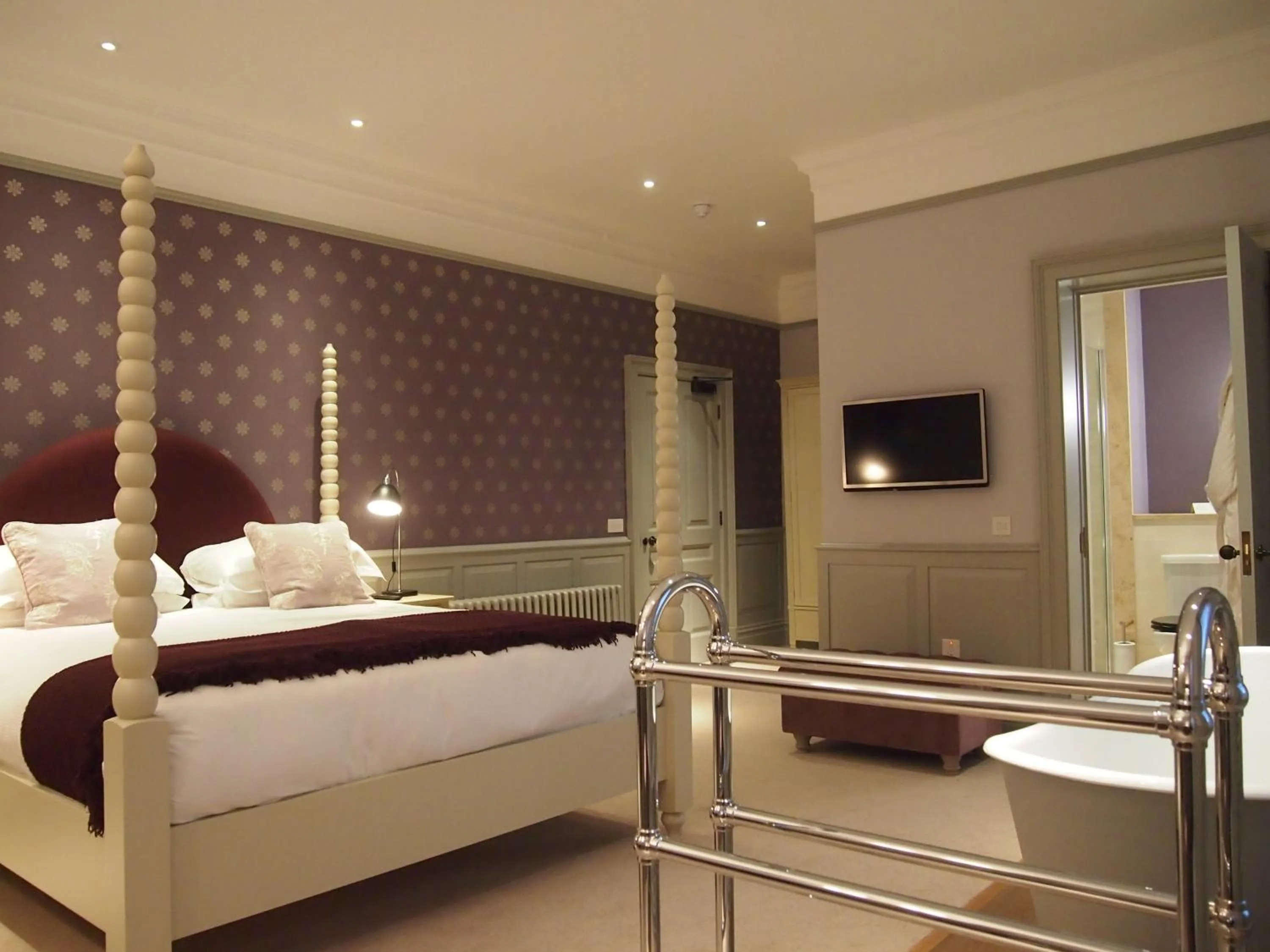 Photo of the whole room, Bed in Houndgate Townhouse