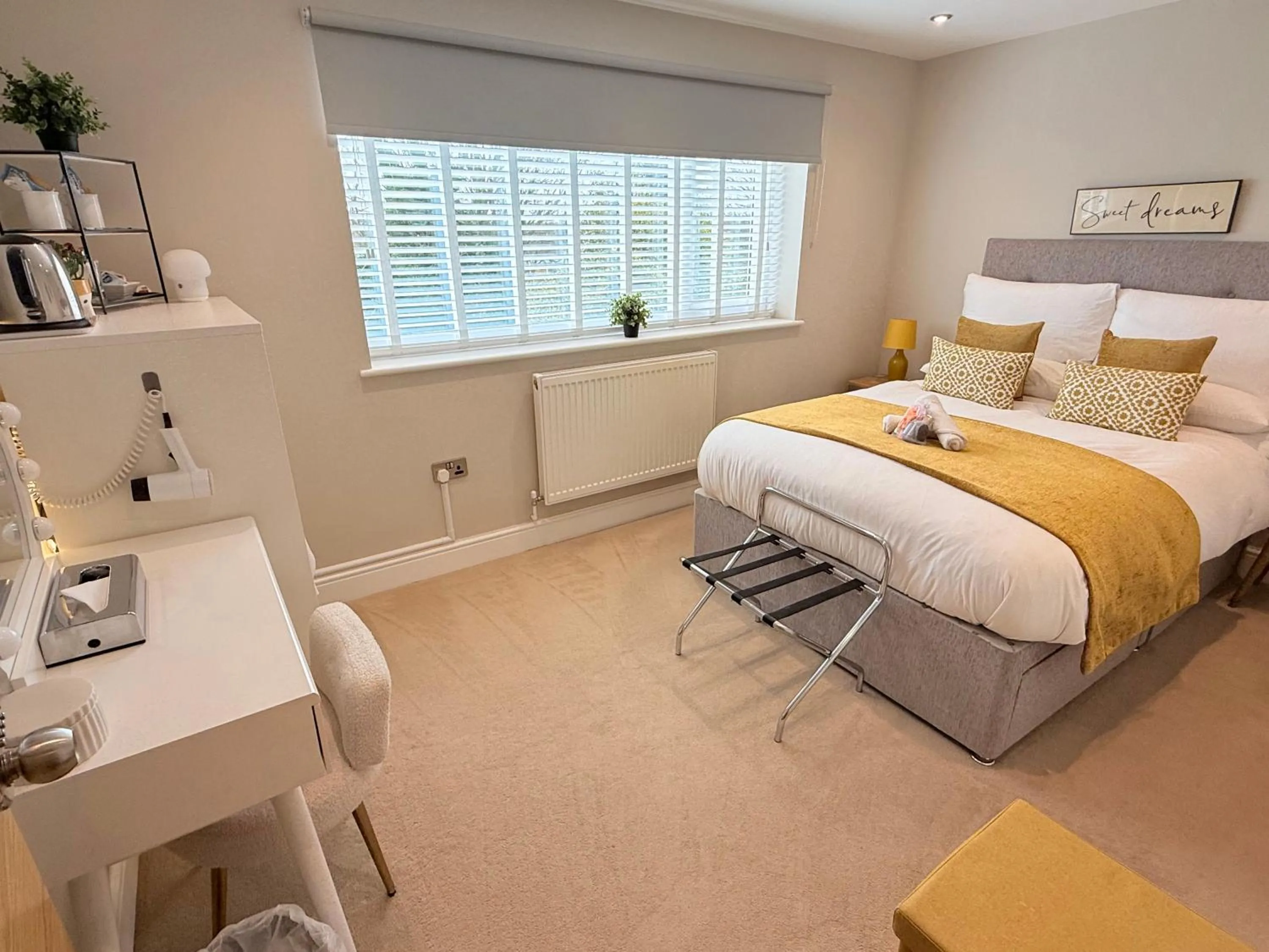 Bedroom, Bed in Margate Duplex with Private Terrace Air Conditioning The Duplex