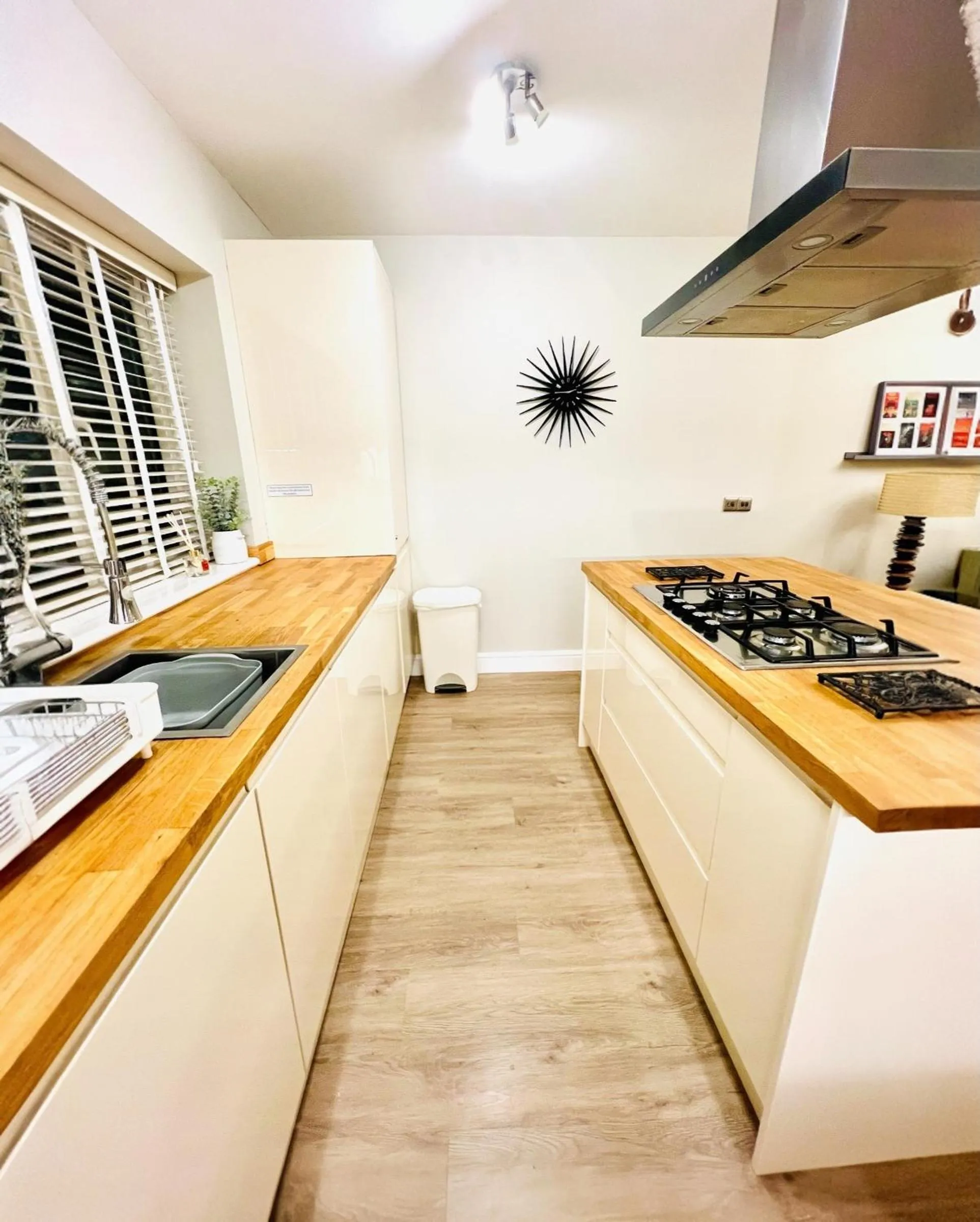 Kitchen or kitchenette in Margate Duplex with Private Terrace Air Conditioning The Duplex