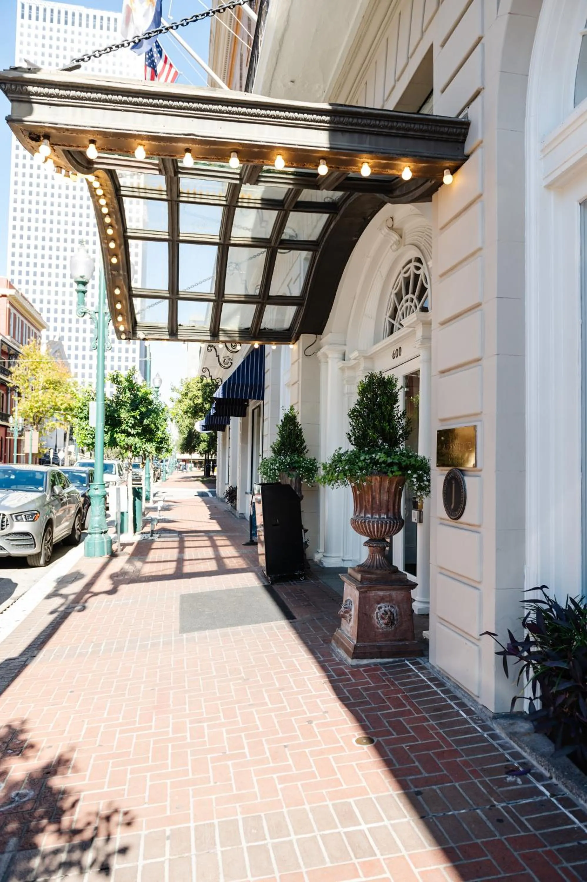 Facade/entrance in The Lafayette New Orleans By Kasa Living