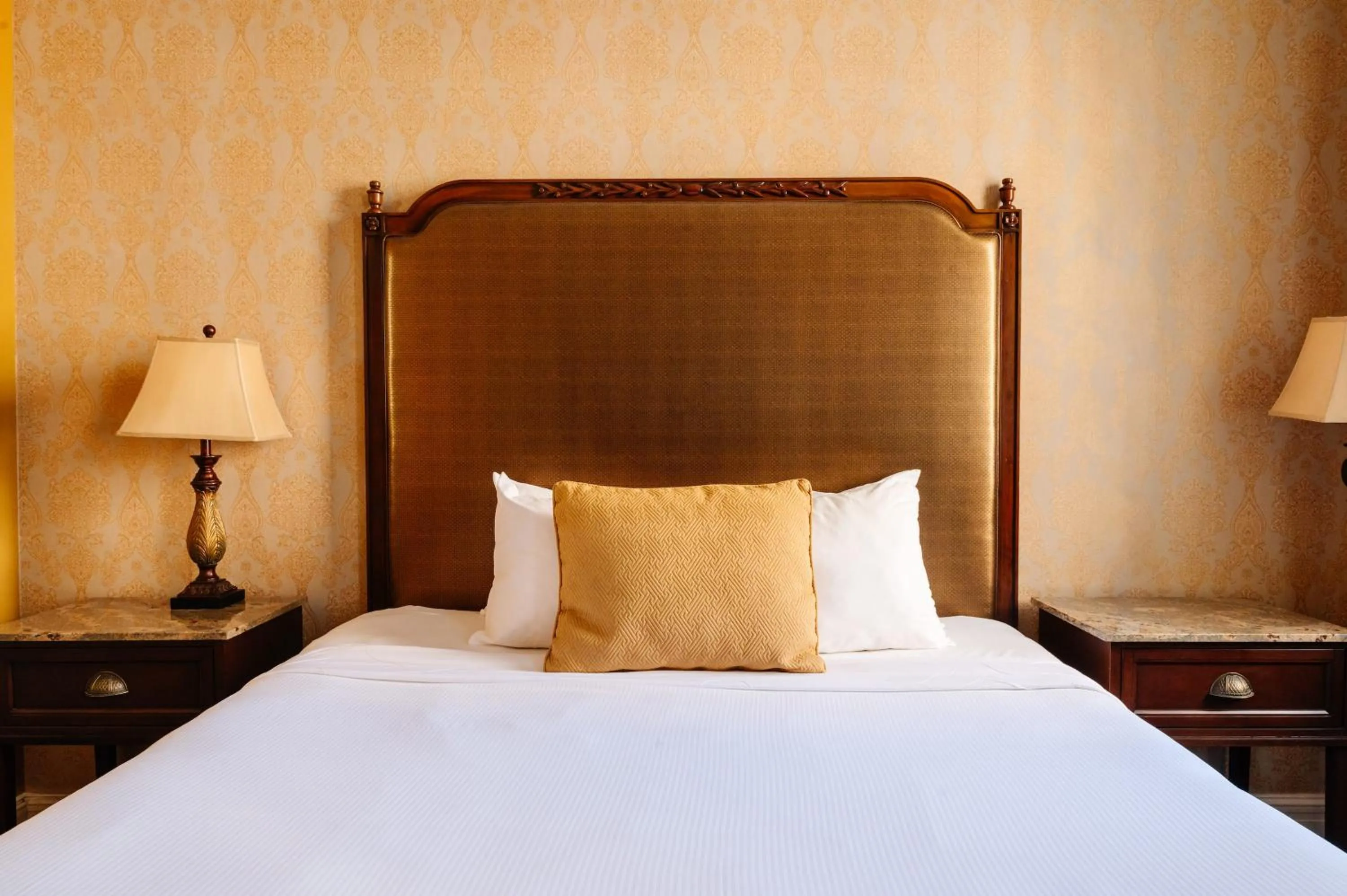 Property building, Bed in The Lafayette New Orleans By Kasa Living