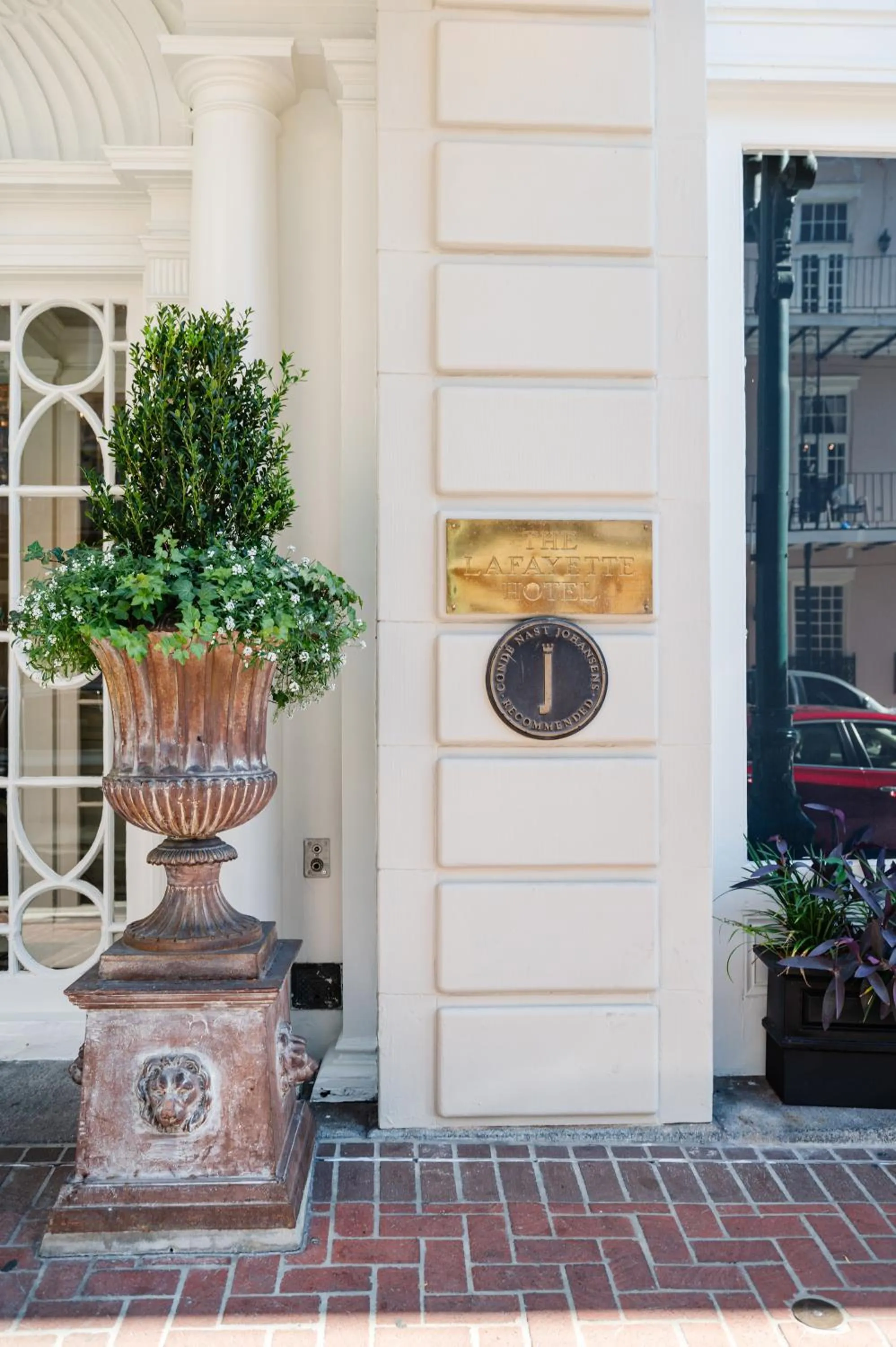 Facade/entrance in The Lafayette New Orleans By Kasa Living