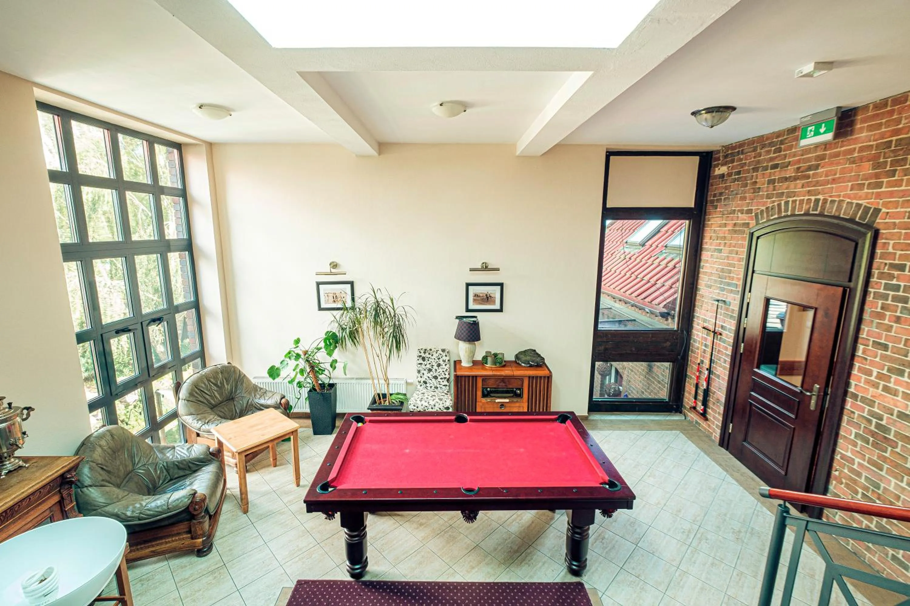 Communal lounge/ TV room in Hotel Wartosław