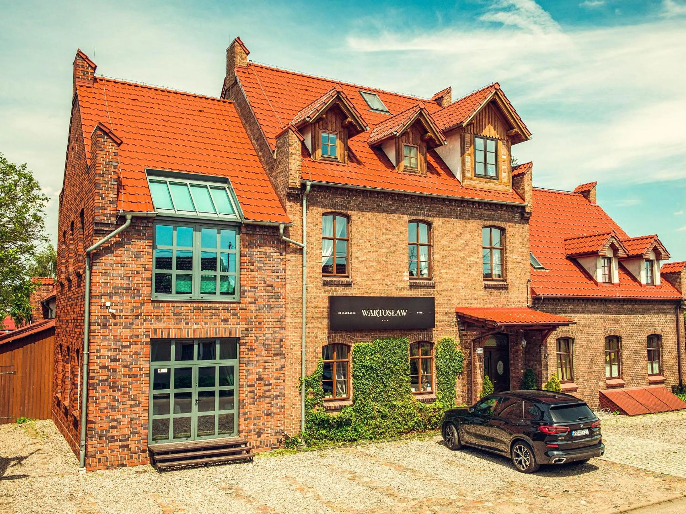 Property building in Hotel Wartosław