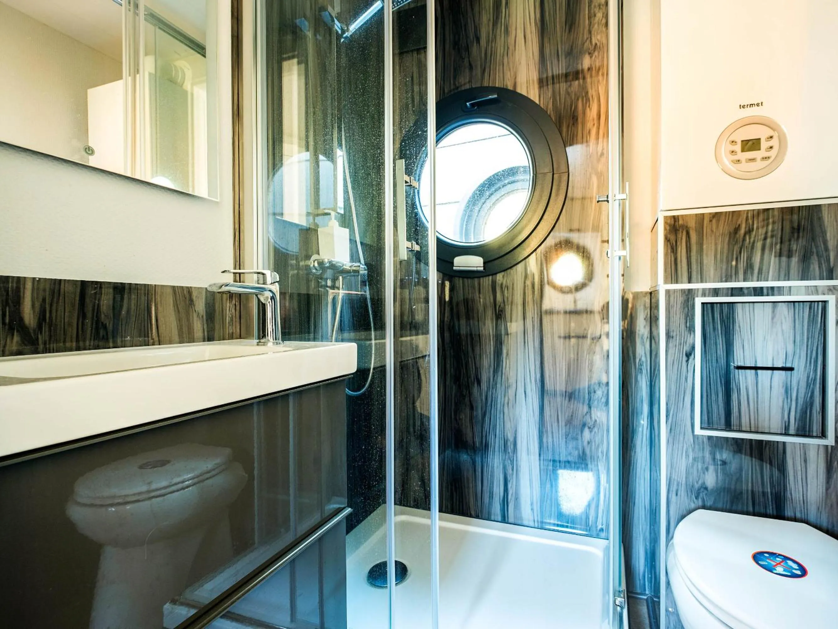 Shower in Hotel Wartosław