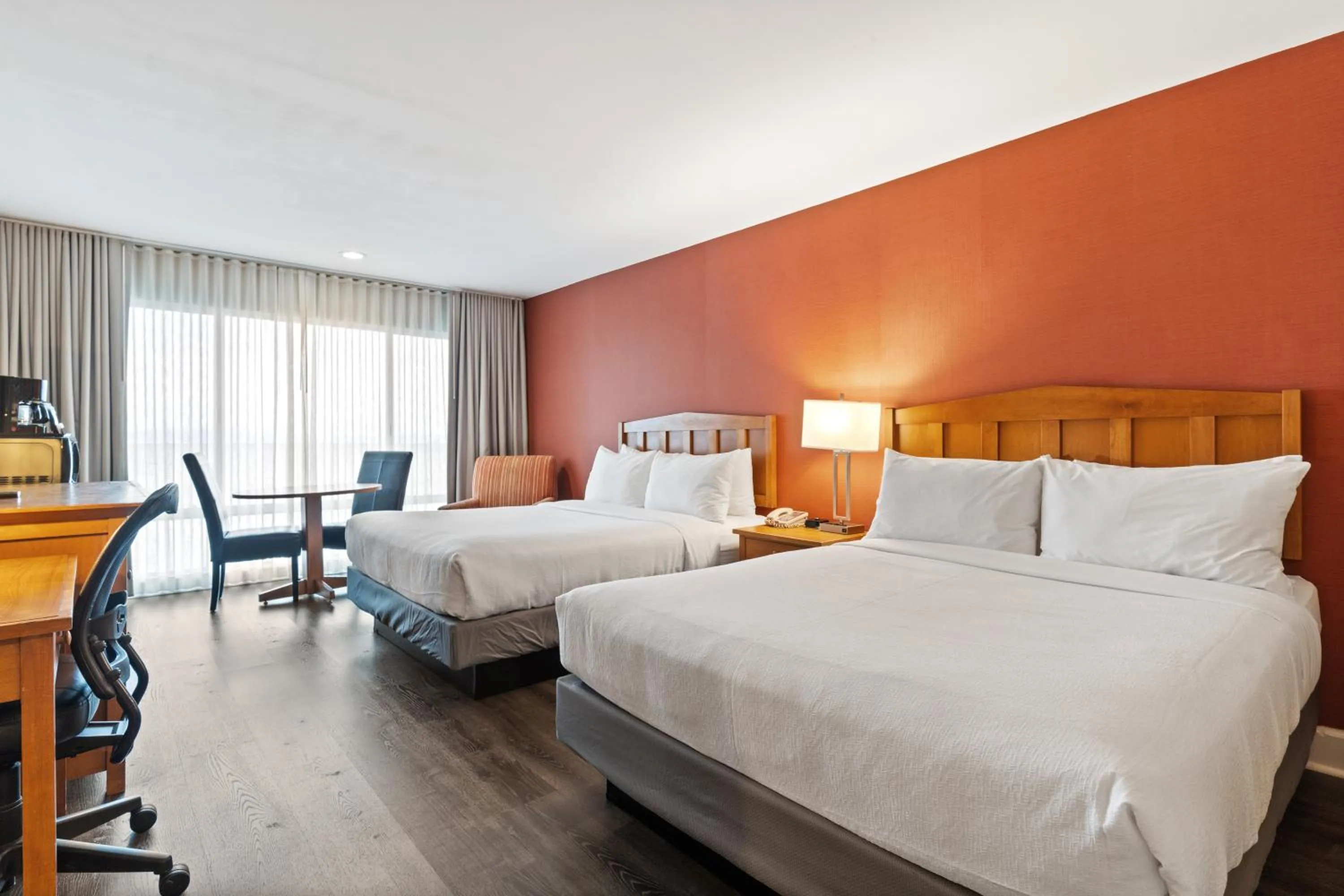 Bed in Vagabond Inn Executive SFO