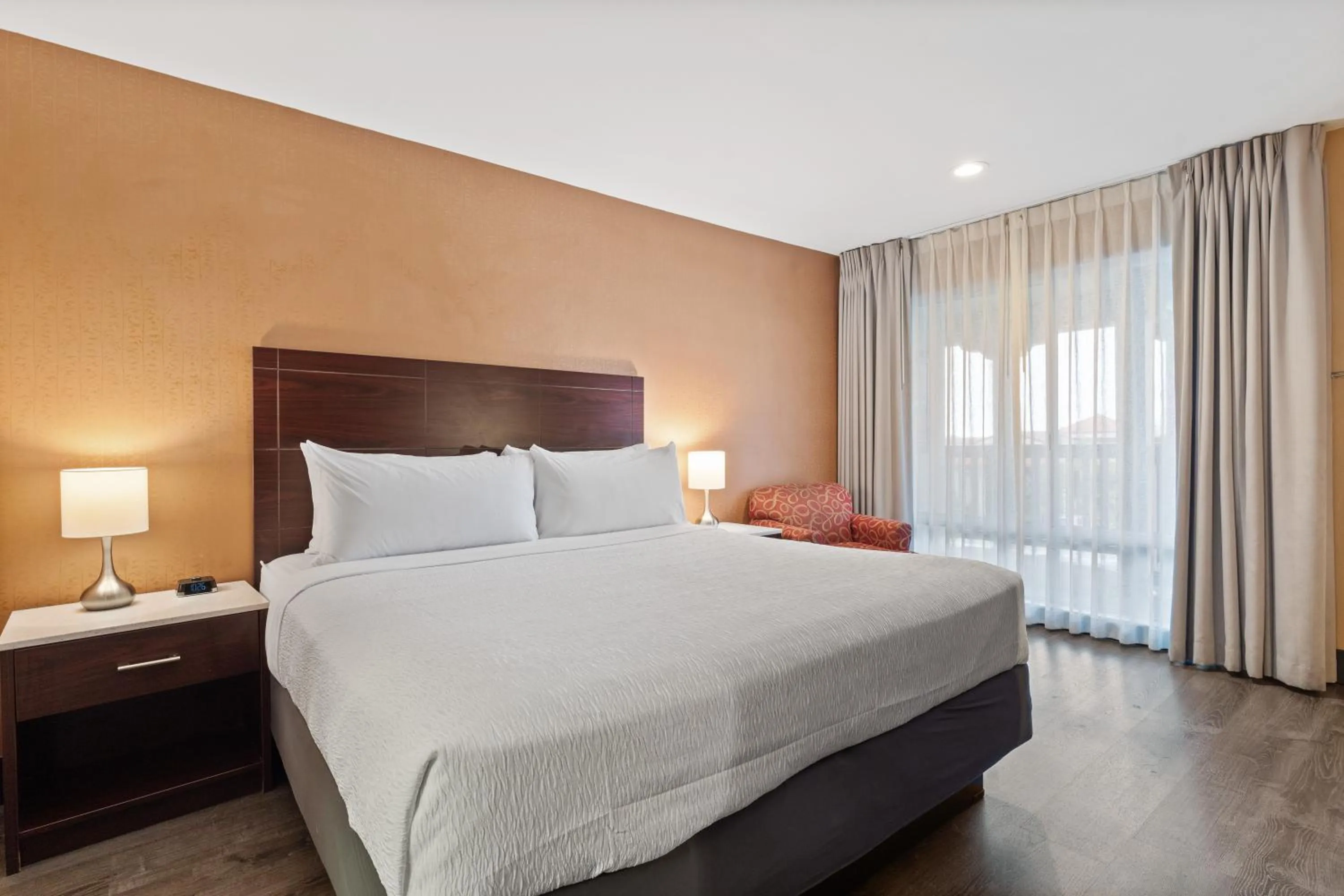 Bed in Vagabond Inn Executive SFO