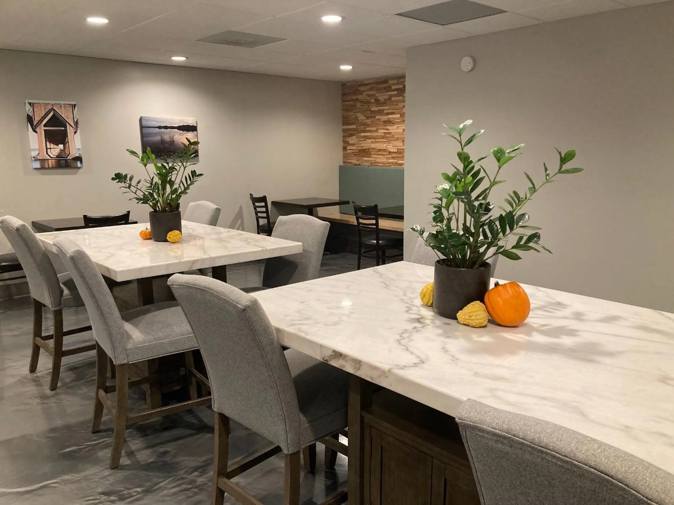 Restaurant/places to eat in Superior Stay Hotel