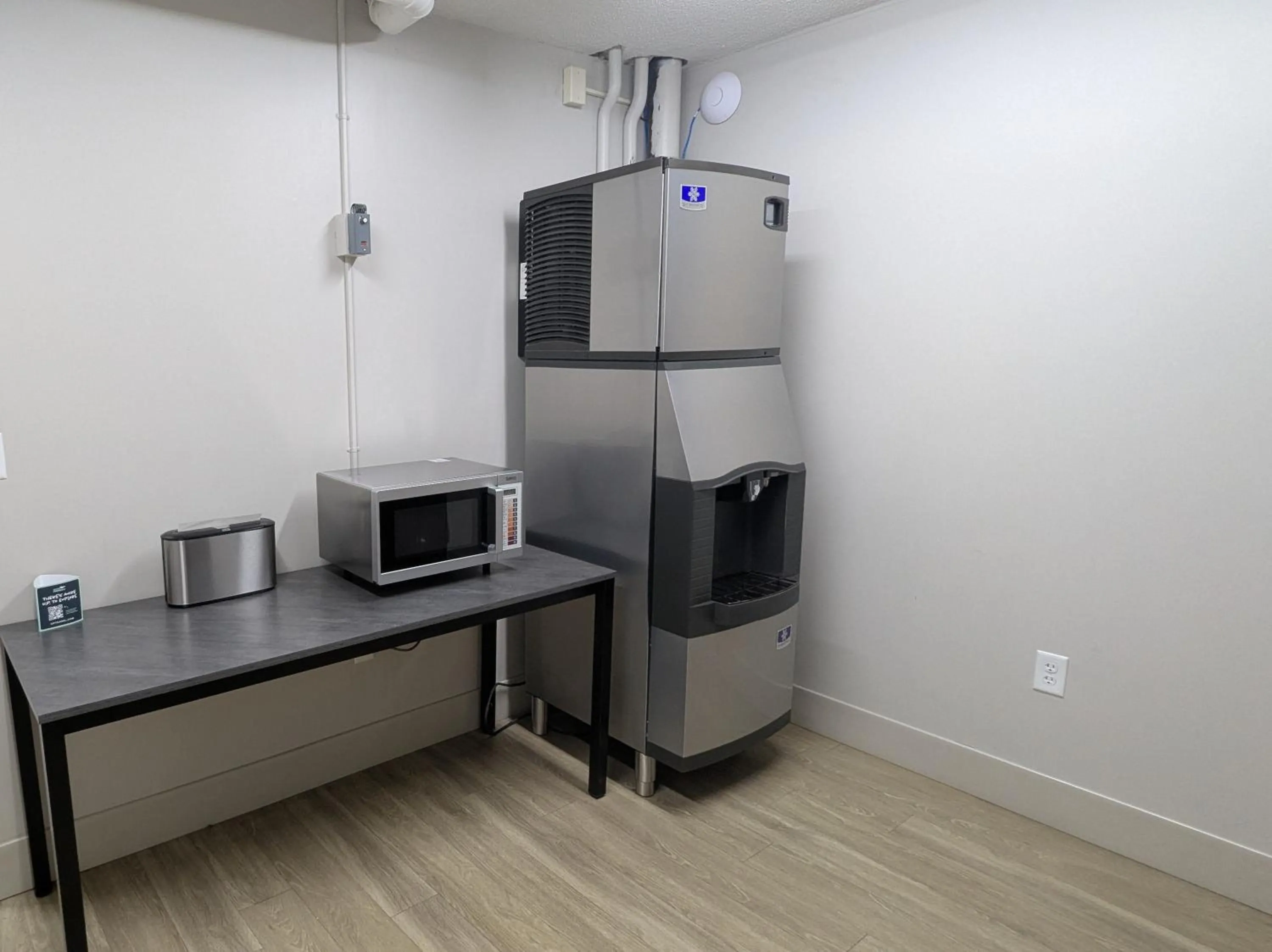 microwave in Superior Stay Hotel