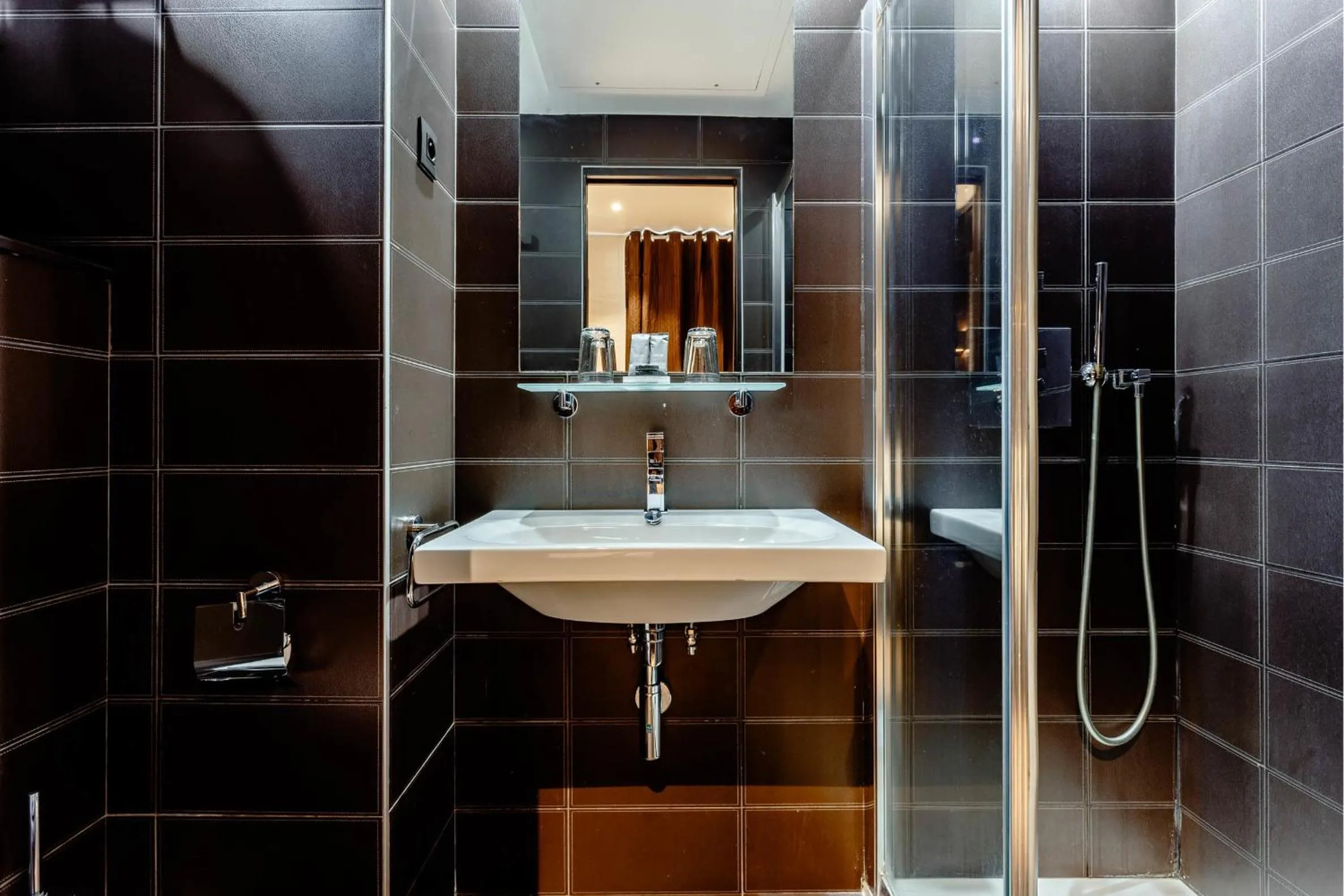 Bathroom in L'Adresse