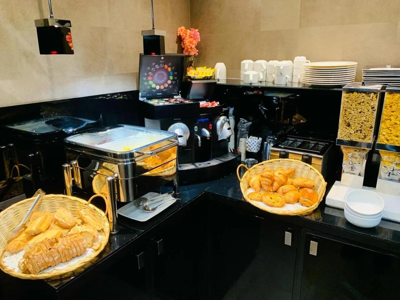 Breakfast in L'Adresse