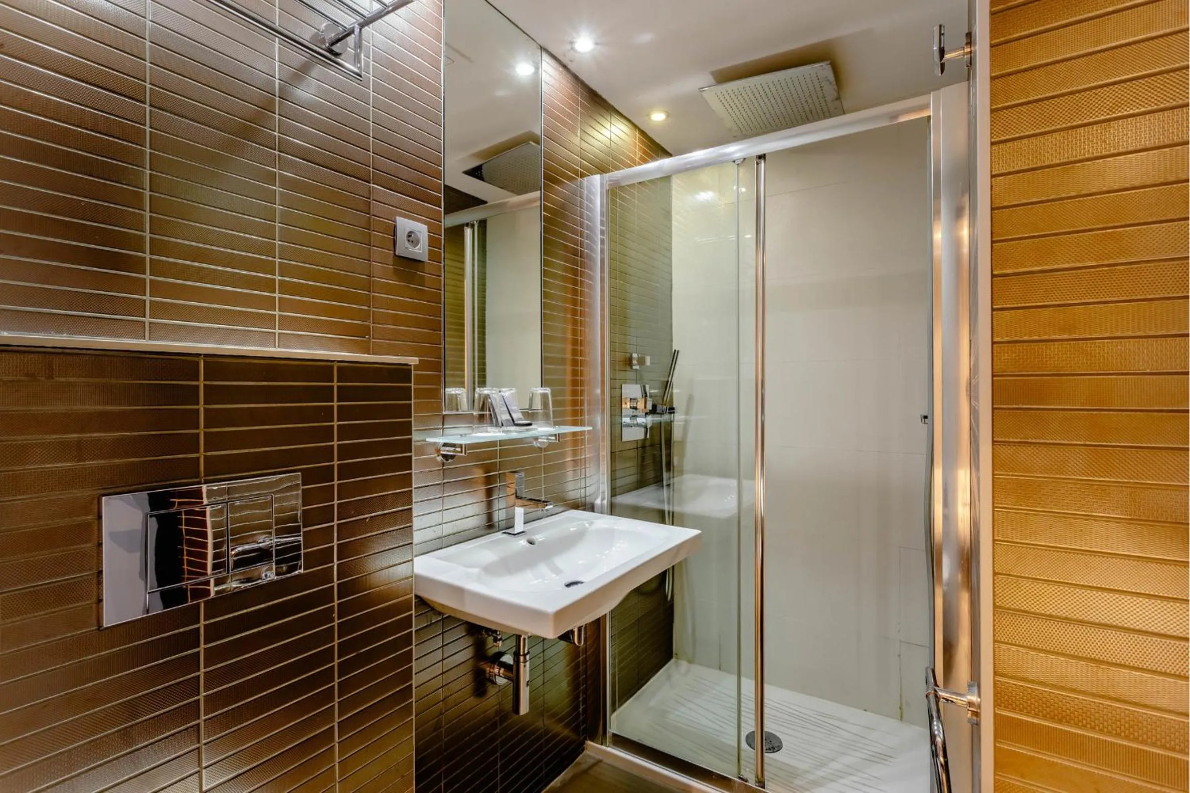 Bathroom in L'Adresse