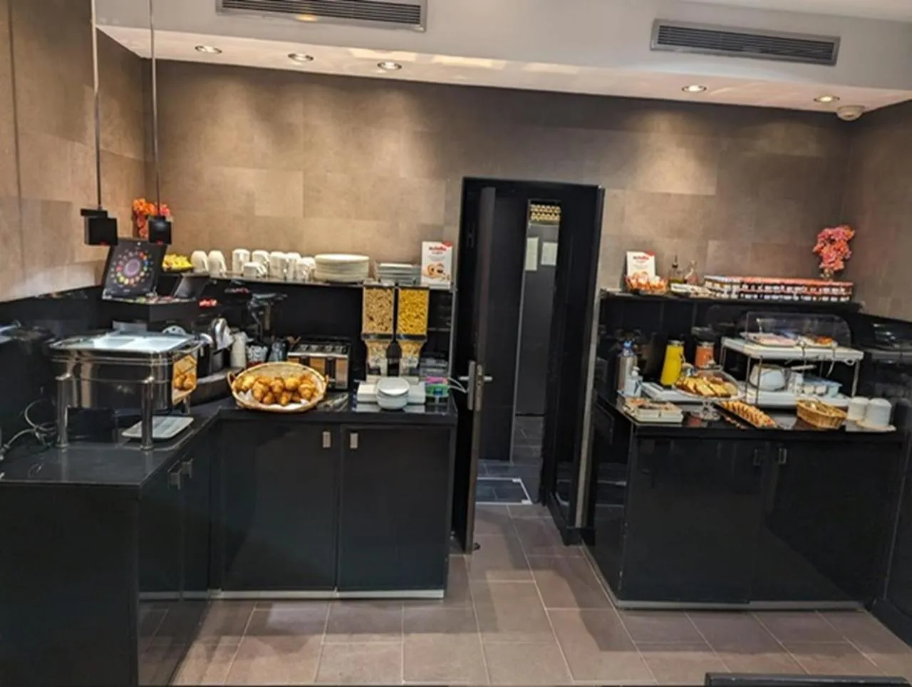 Breakfast in L'Adresse