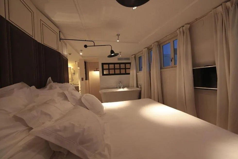 Bedroom, Bed in Hotel Cort