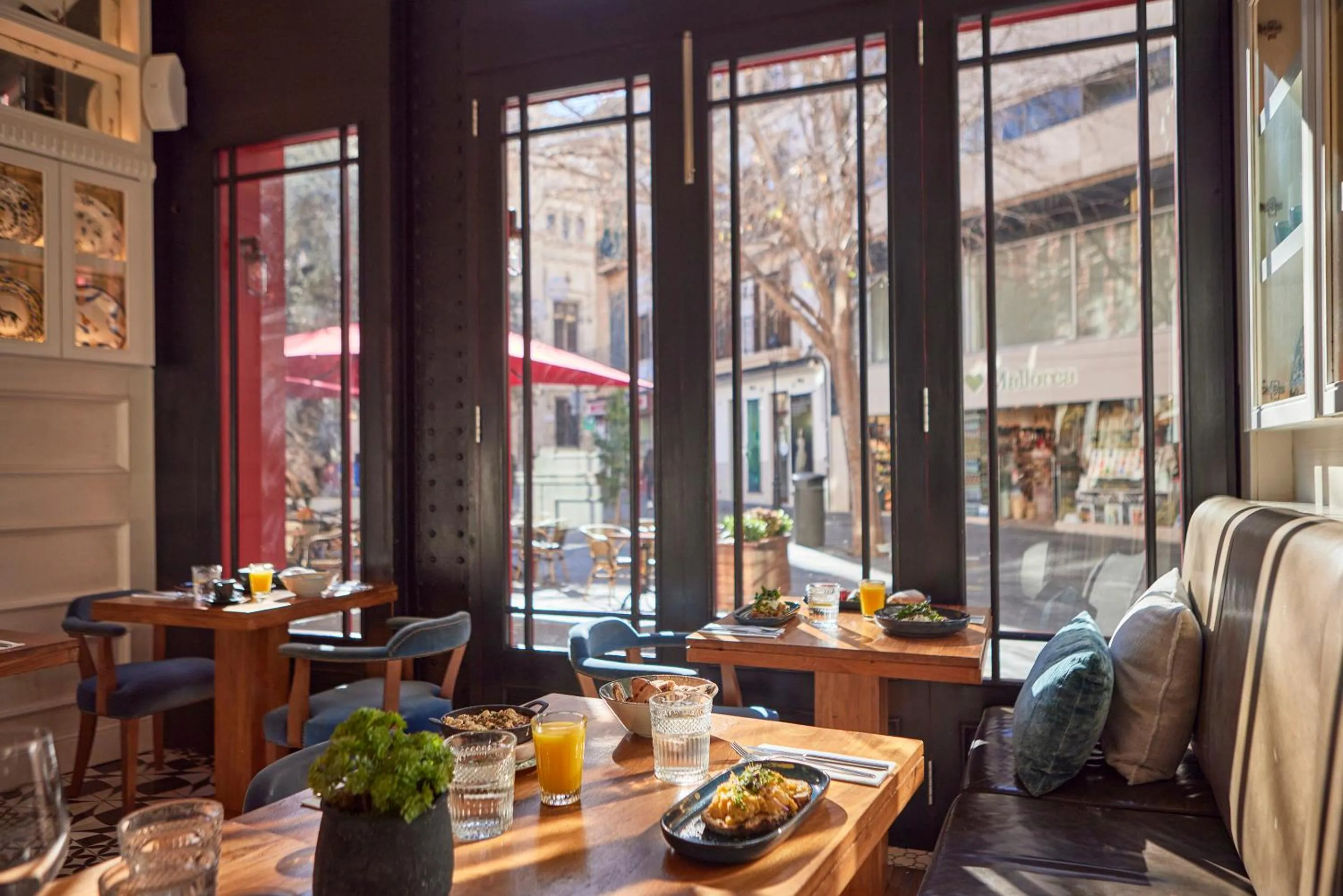 Restaurant/places to eat in Hotel Cort