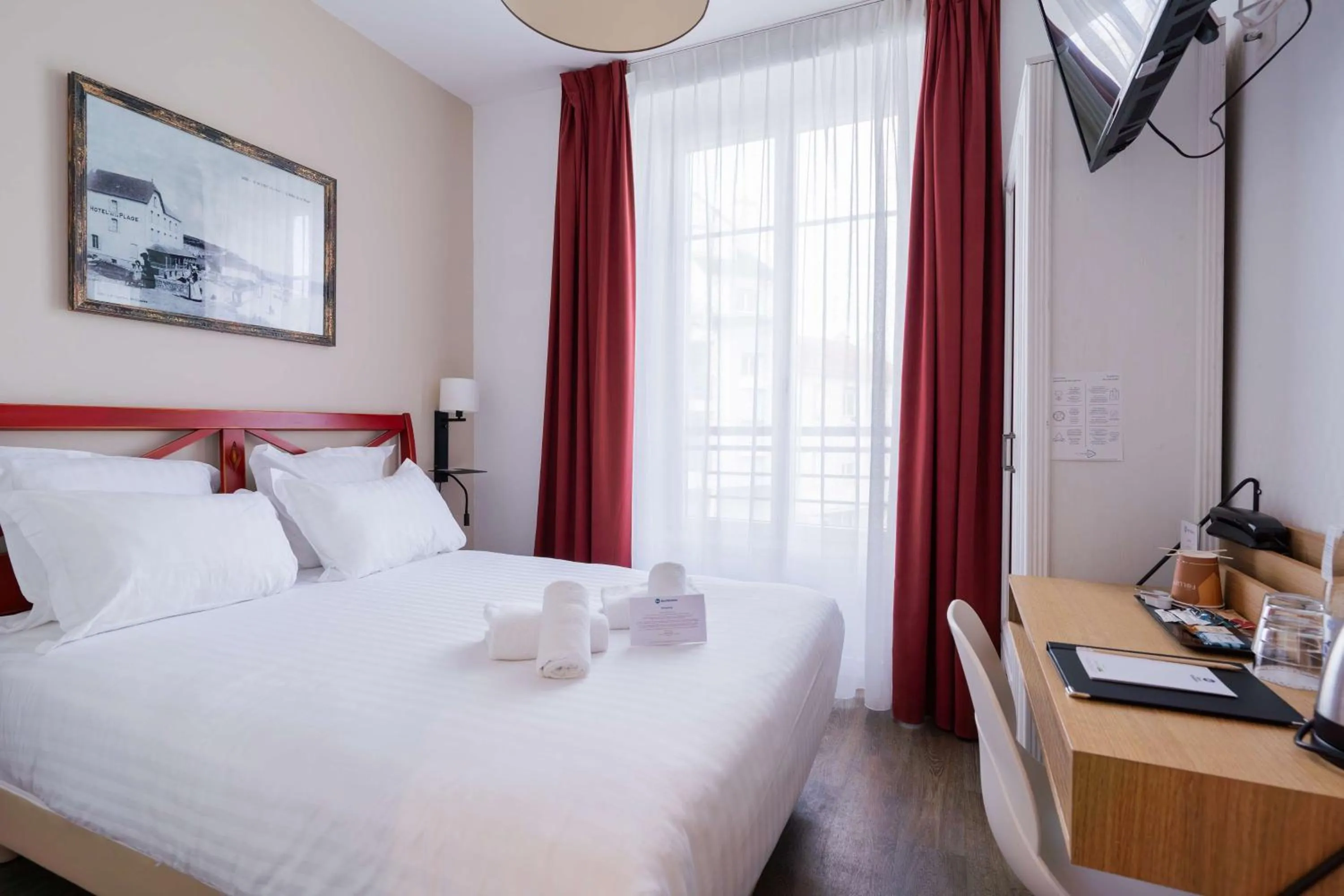 Bedroom, Bed in Best Western Hotel De La Plage Saint Marc sur Mer