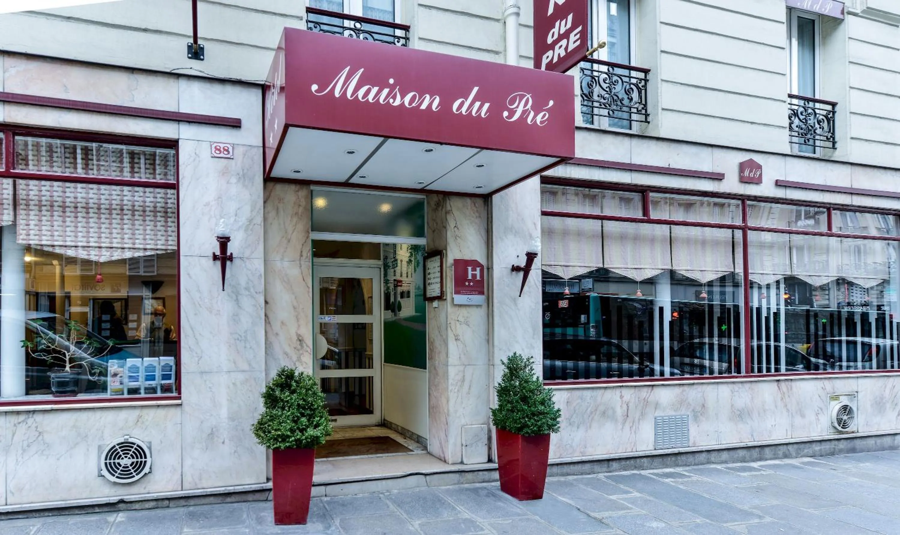 Property building in Maison Du Pré