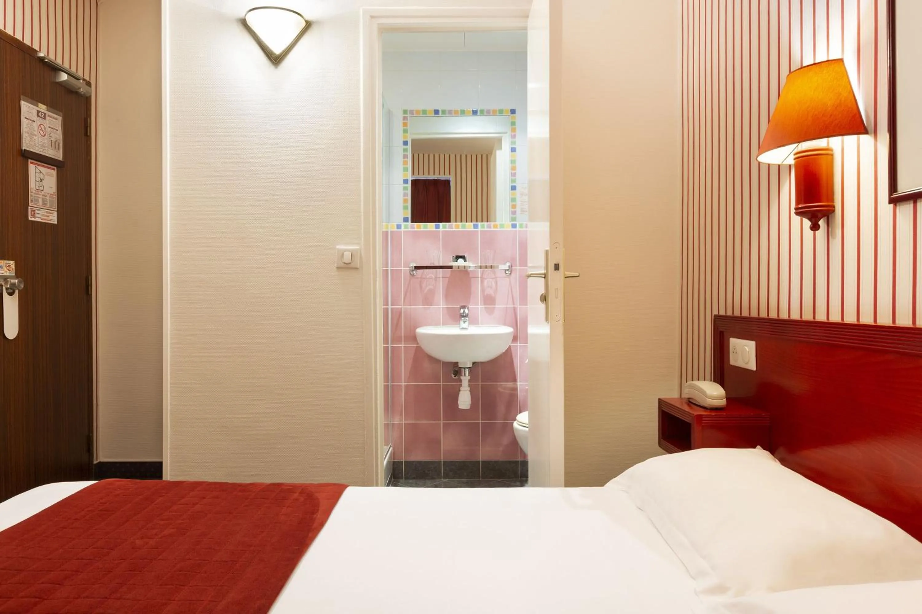 Bedroom, Bed in Maison Du Pré