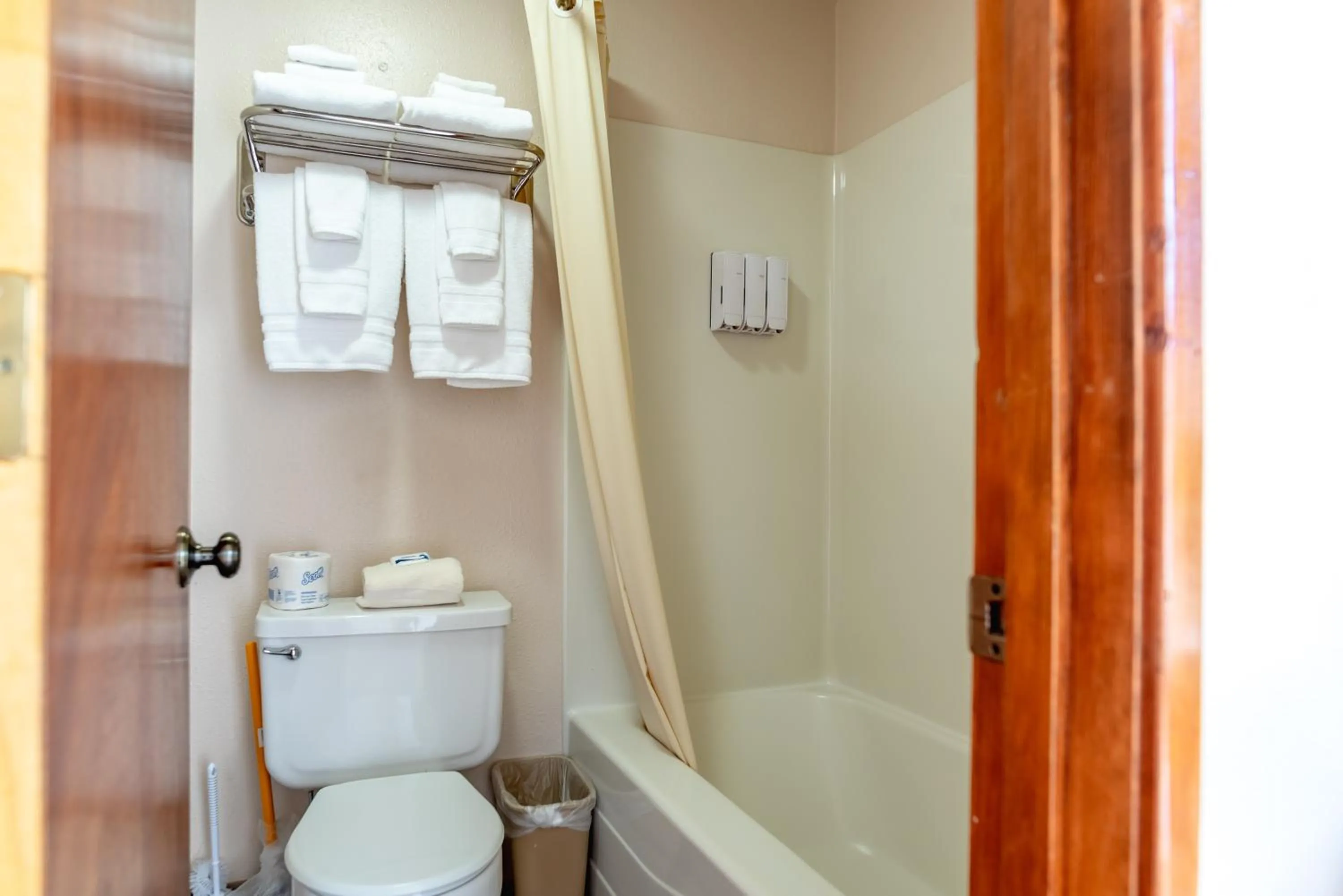 Bathroom in Terimore Lodging by the Sea