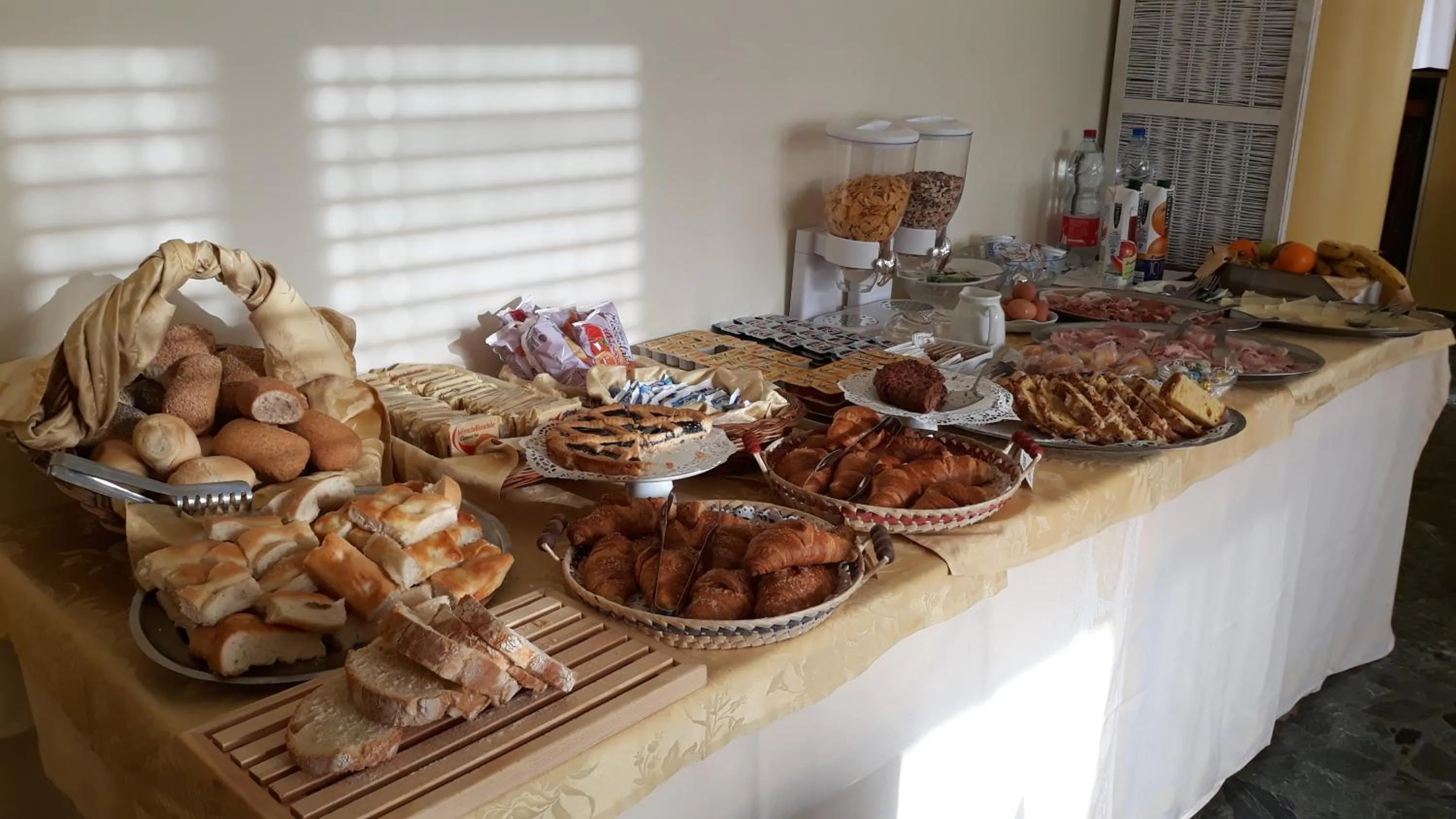 Food and drinks in Hotel Robinia