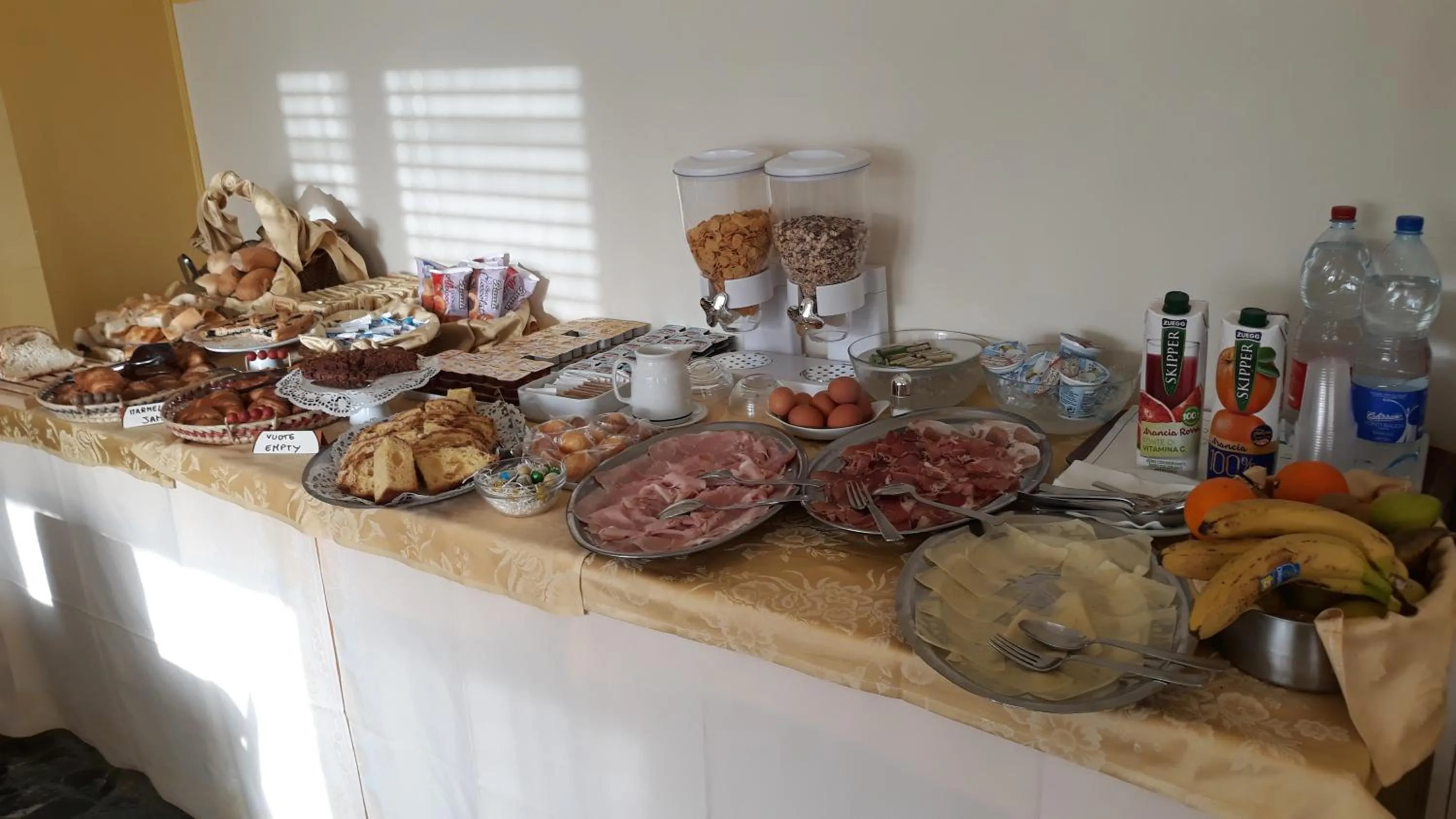 Food and drinks in Hotel Robinia