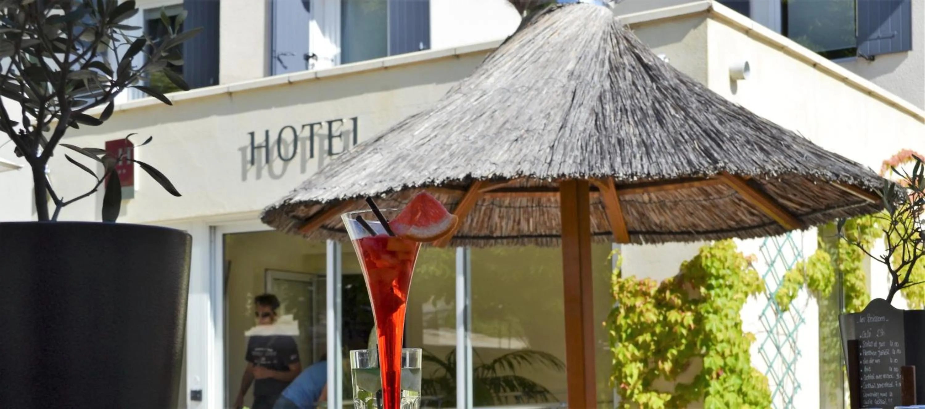 Patio in Hôtel Spa Les Alpes